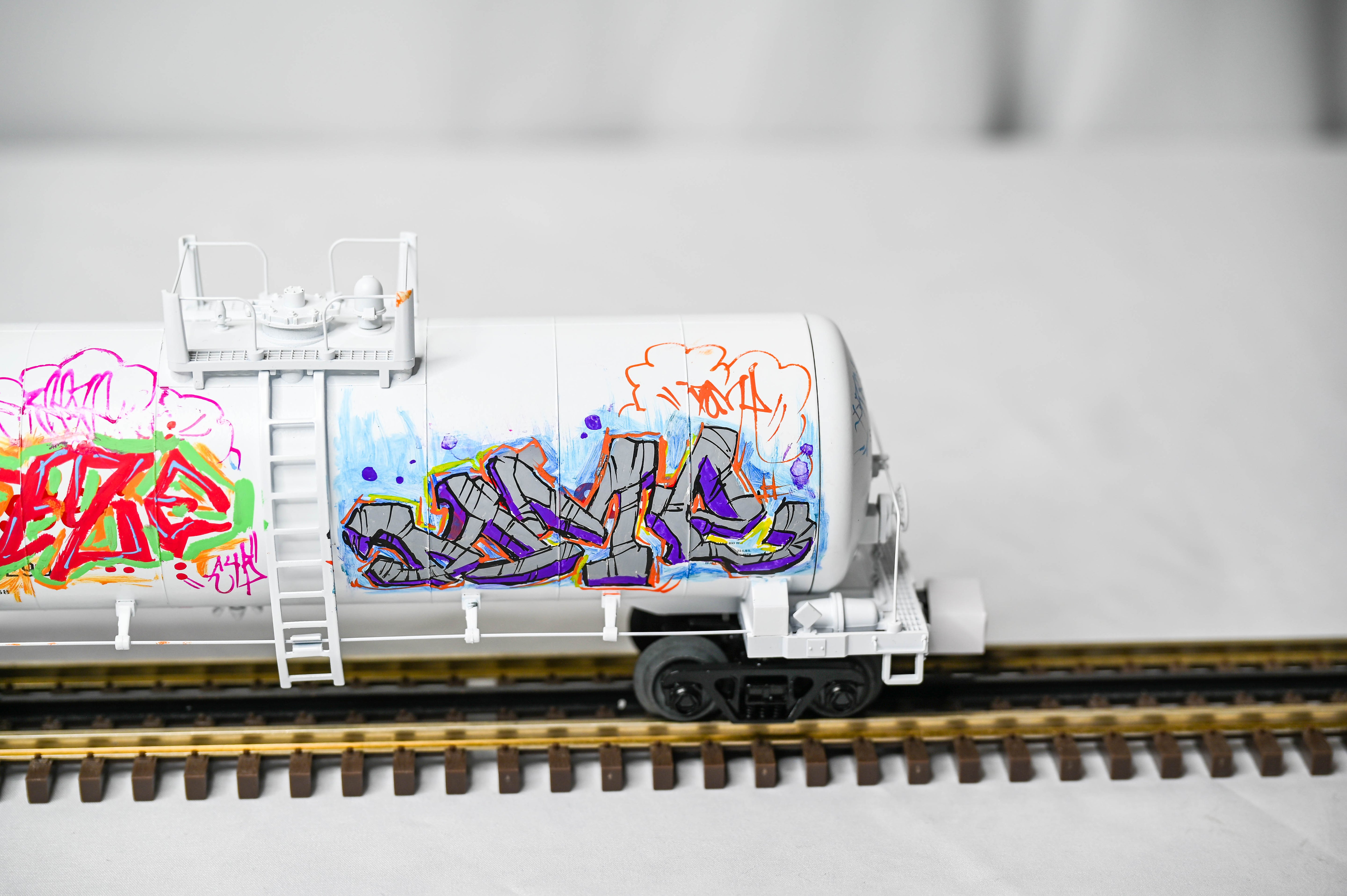 Atlas O Premier SHPX (Royster) Modern 40' Tank Car #88290 | 3-Rail | O Scale | 3001877-2