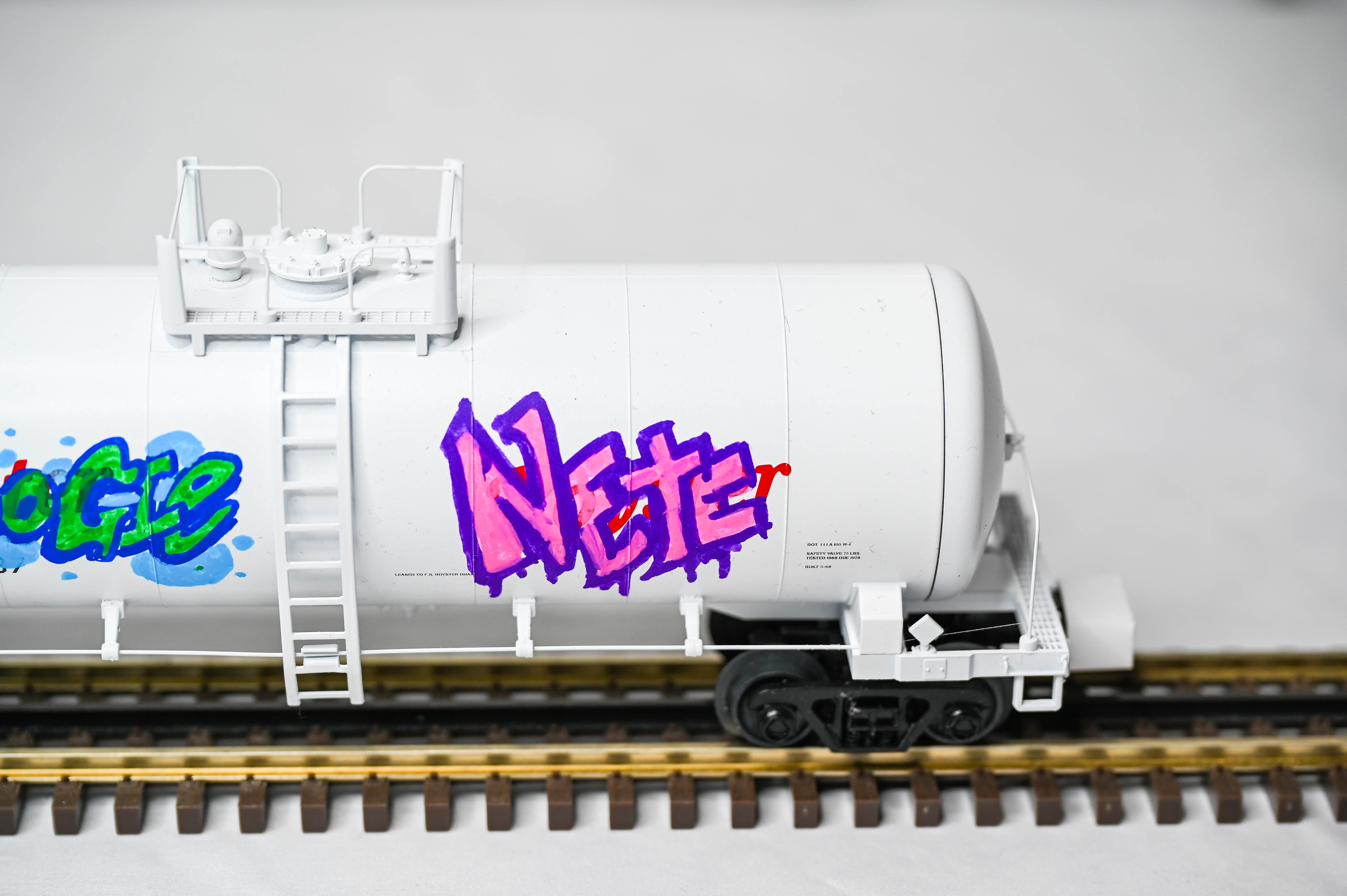 Atlas O Premier SHPX (Royster) Modern 40' Tank Car #88287 | 3-Rail | O Scale | 3001877-1