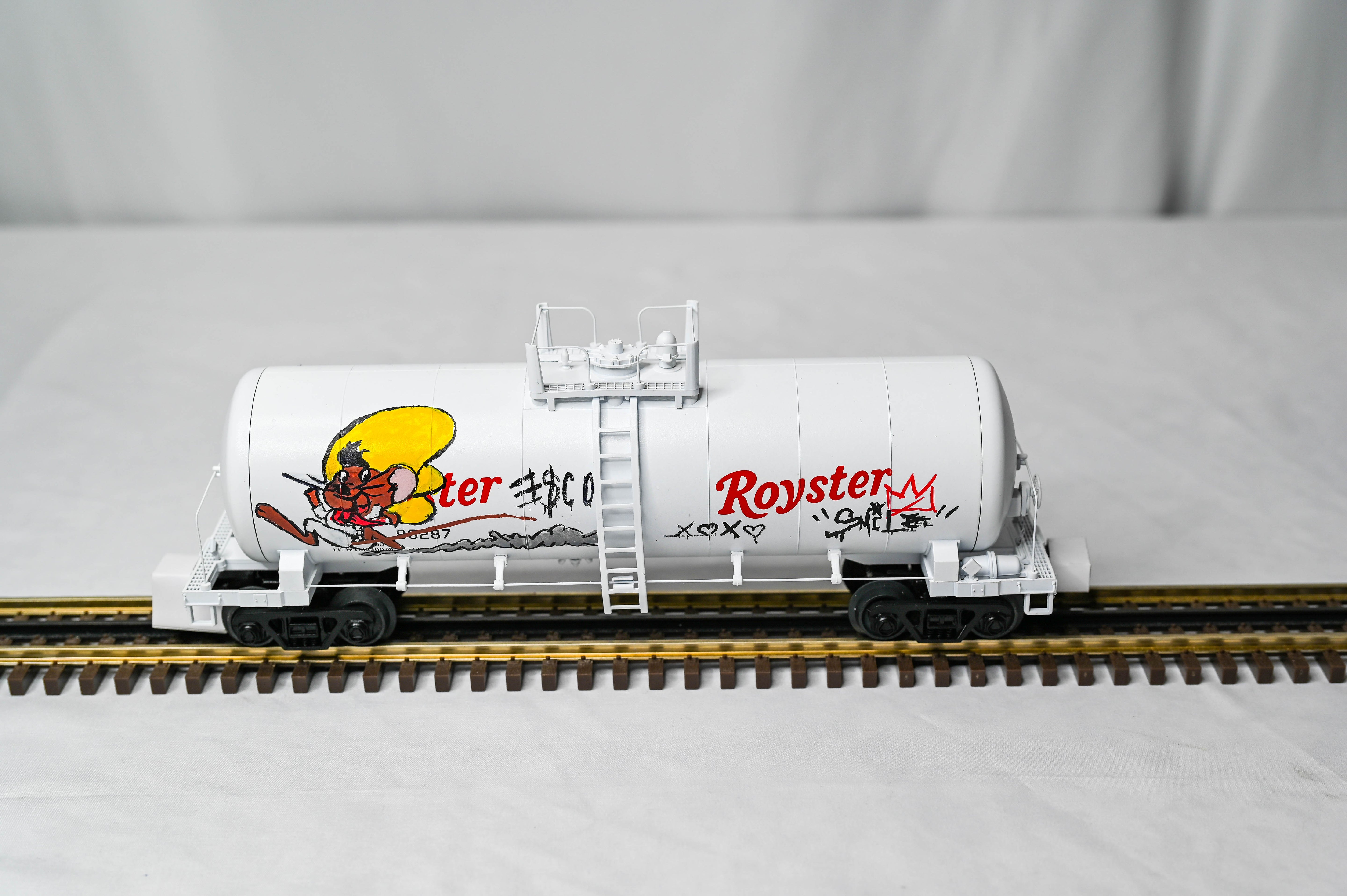 Atlas O Premier SHPX (Royster) Modern 40' Tank Car #88287 | 3-Rail | O Scale | 3001877-1