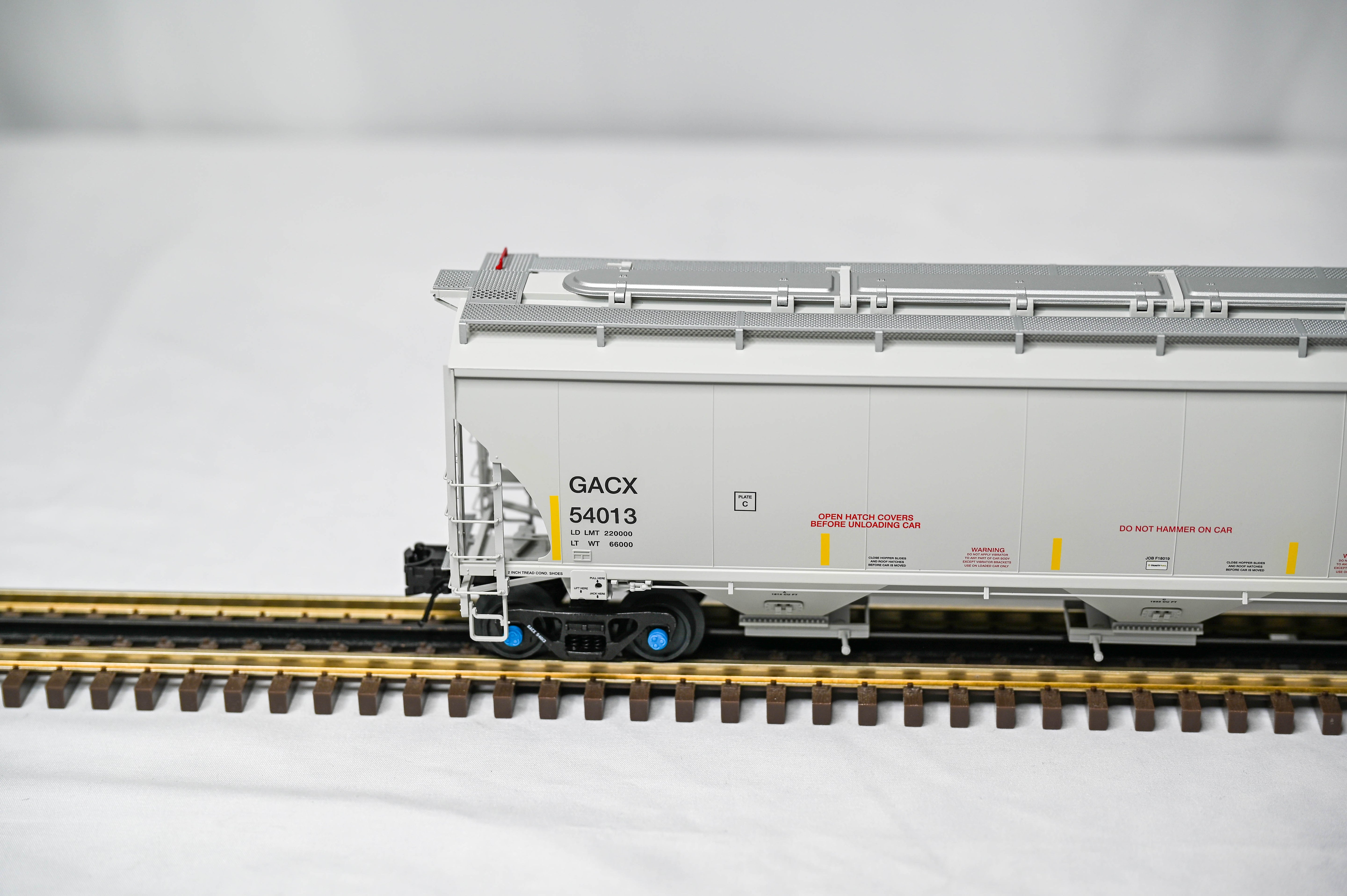 Atlas O Master GACX (GATX Blue Logo) Trinity 5161 Covered Hopper | 3-Rail | O Scale