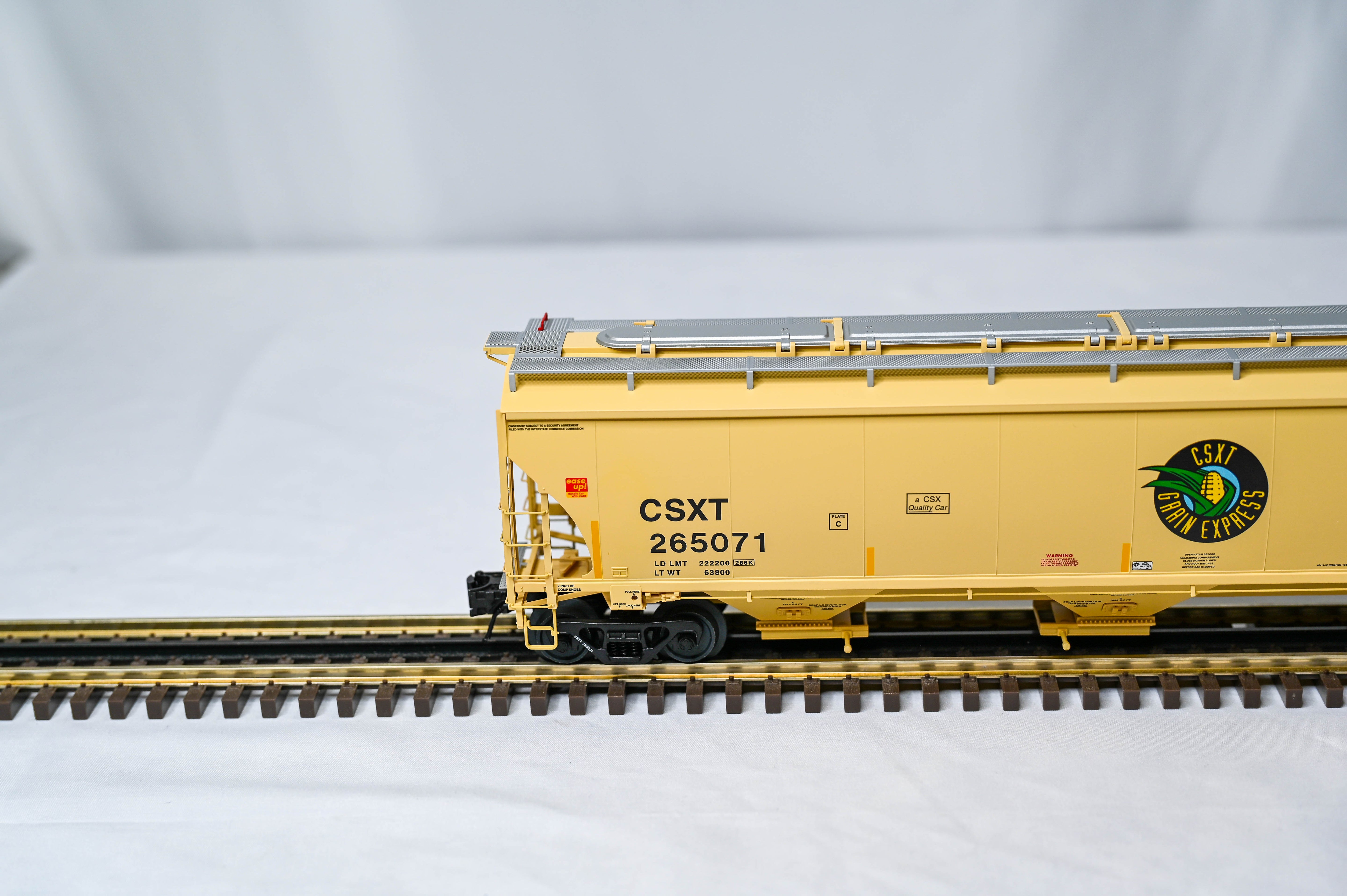 Atlas O Master CSX "Grain Express" Trinity 5161 Covered Hopper | 3-Rail | O Scale