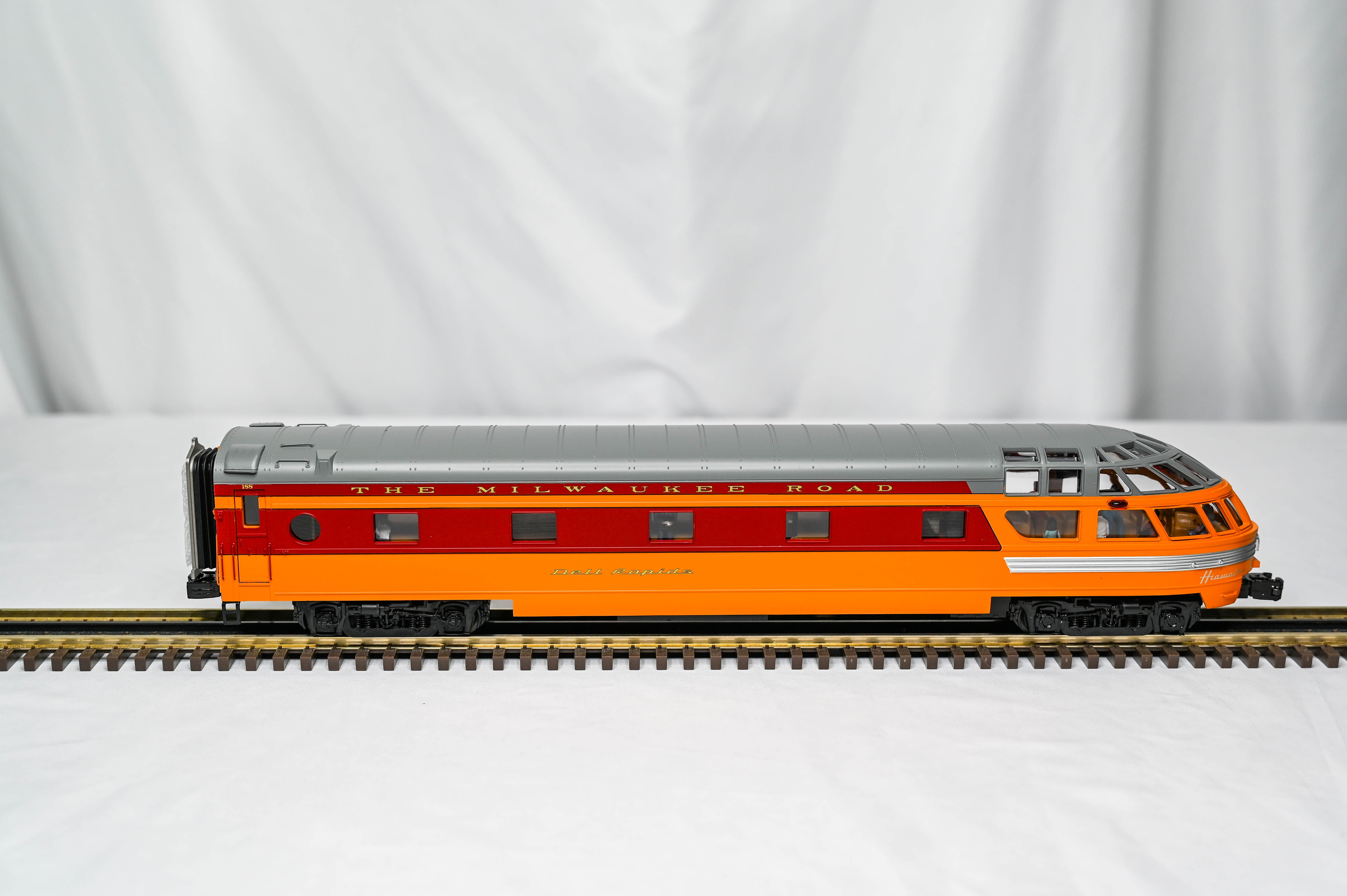 Atlas O Premier Milwaukee Road 70' Streamline Passenger #1331 Baggage / 483 Coach / 511 Coach / Deli Rapids Skytop Observation | 3-Rail | O Scale | 3001955