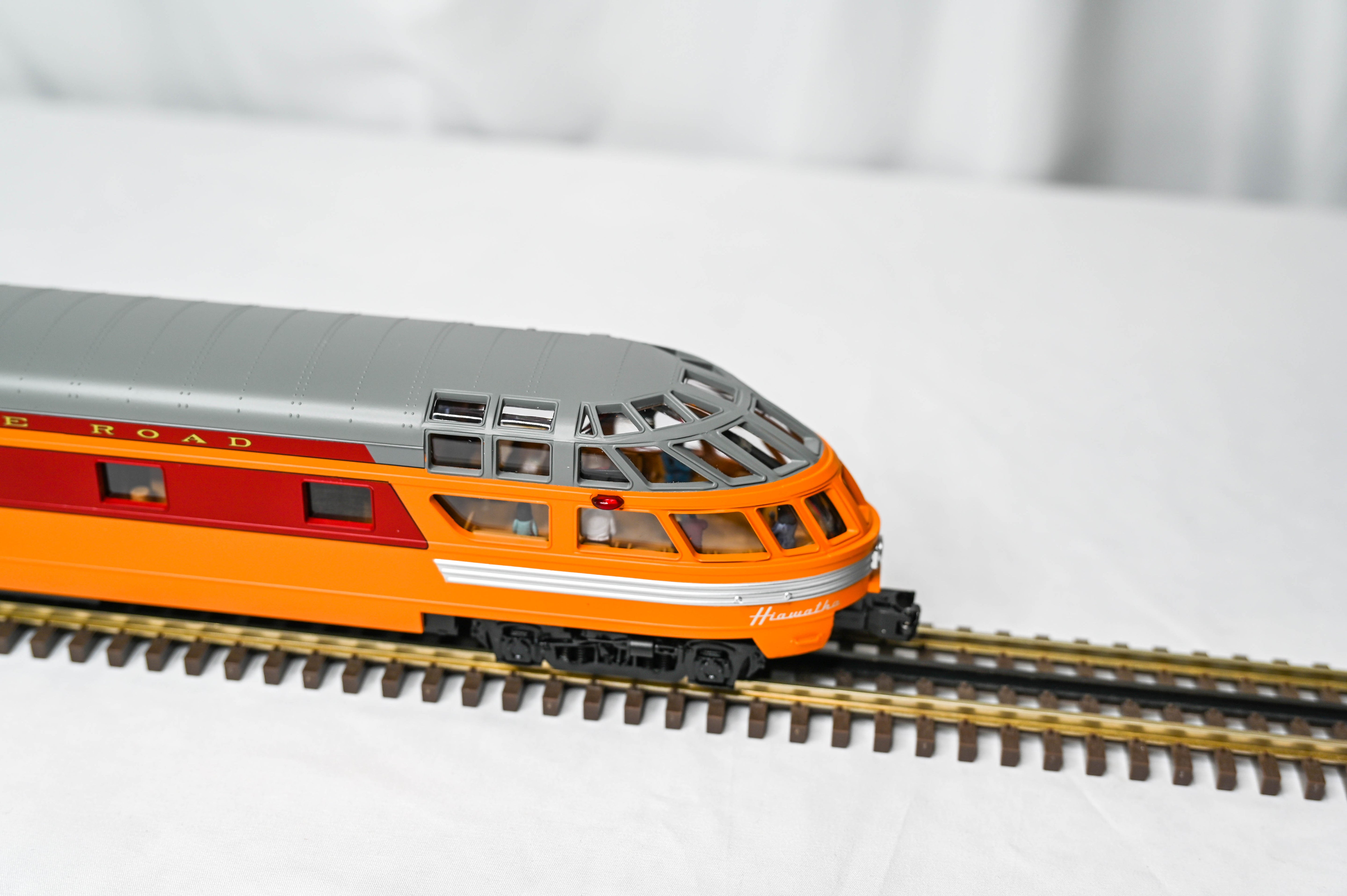 Atlas O Premier Milwaukee Road 70' Streamline Passenger #1331 Baggage / 483 Coach / 511 Coach / Deli Rapids Skytop Observation | 3-Rail | O Scale | 3001955