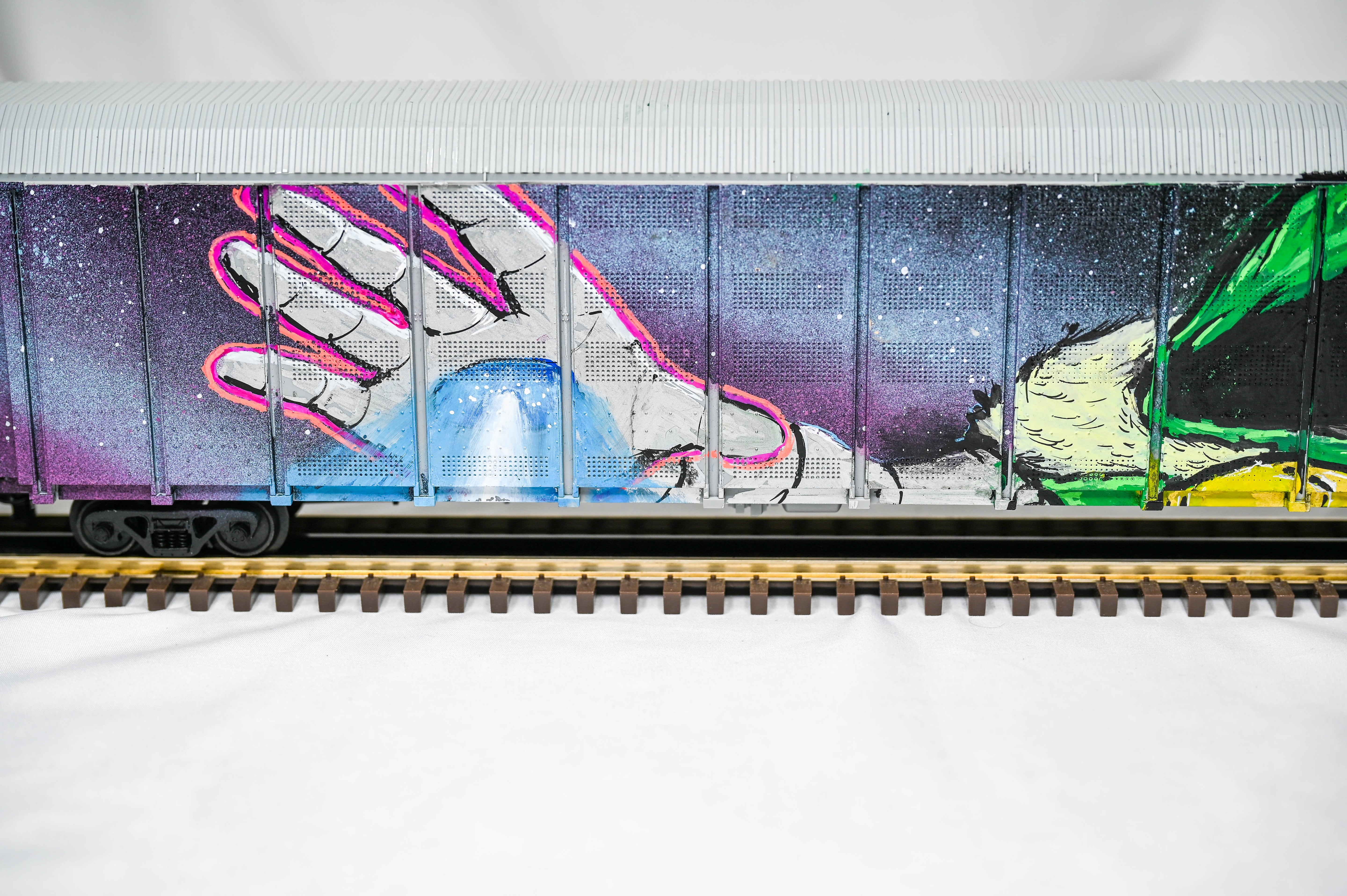 Atlas O Master Undecorated Articulated Auto Carrier Dr Doom Graffiti | 3-Rail | O Scale | IZ290