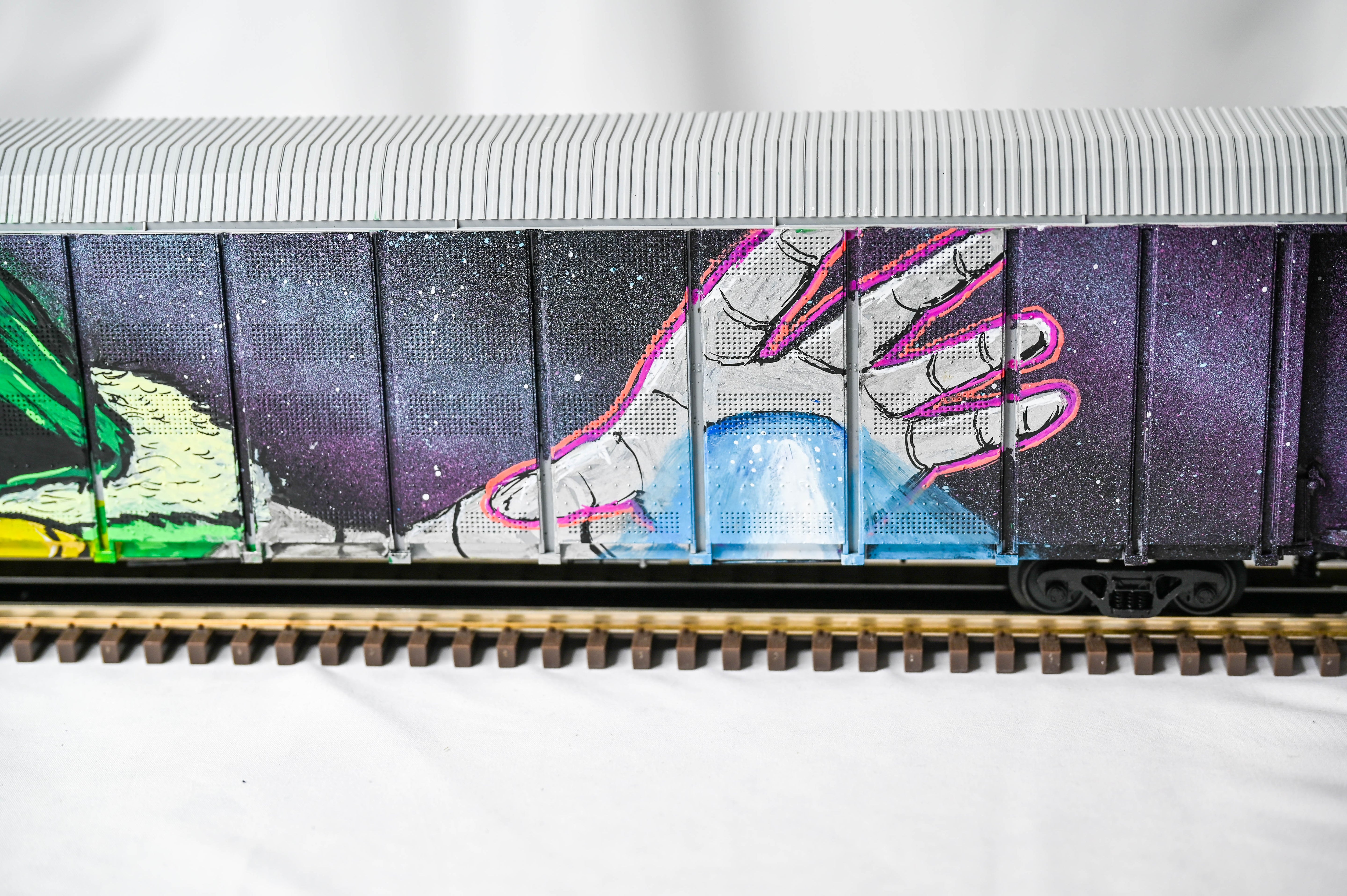 Atlas O Master Undecorated Articulated Auto Carrier Dr Doom Graffiti | 3-Rail | O Scale | IZ290