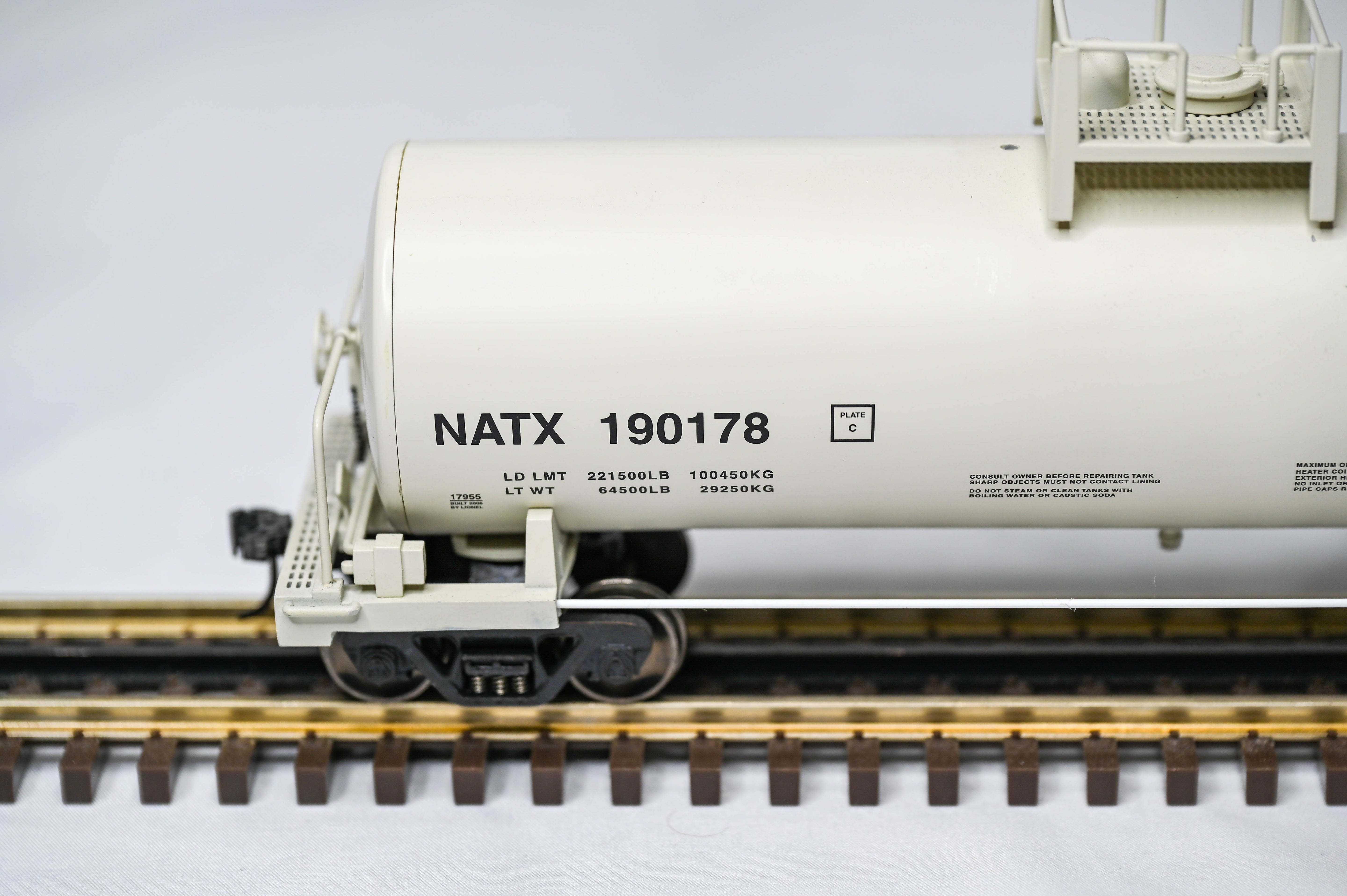 Lionel Cerestar Unibody Tank Car Set | O Gauge | 2 Rail |  6-21864