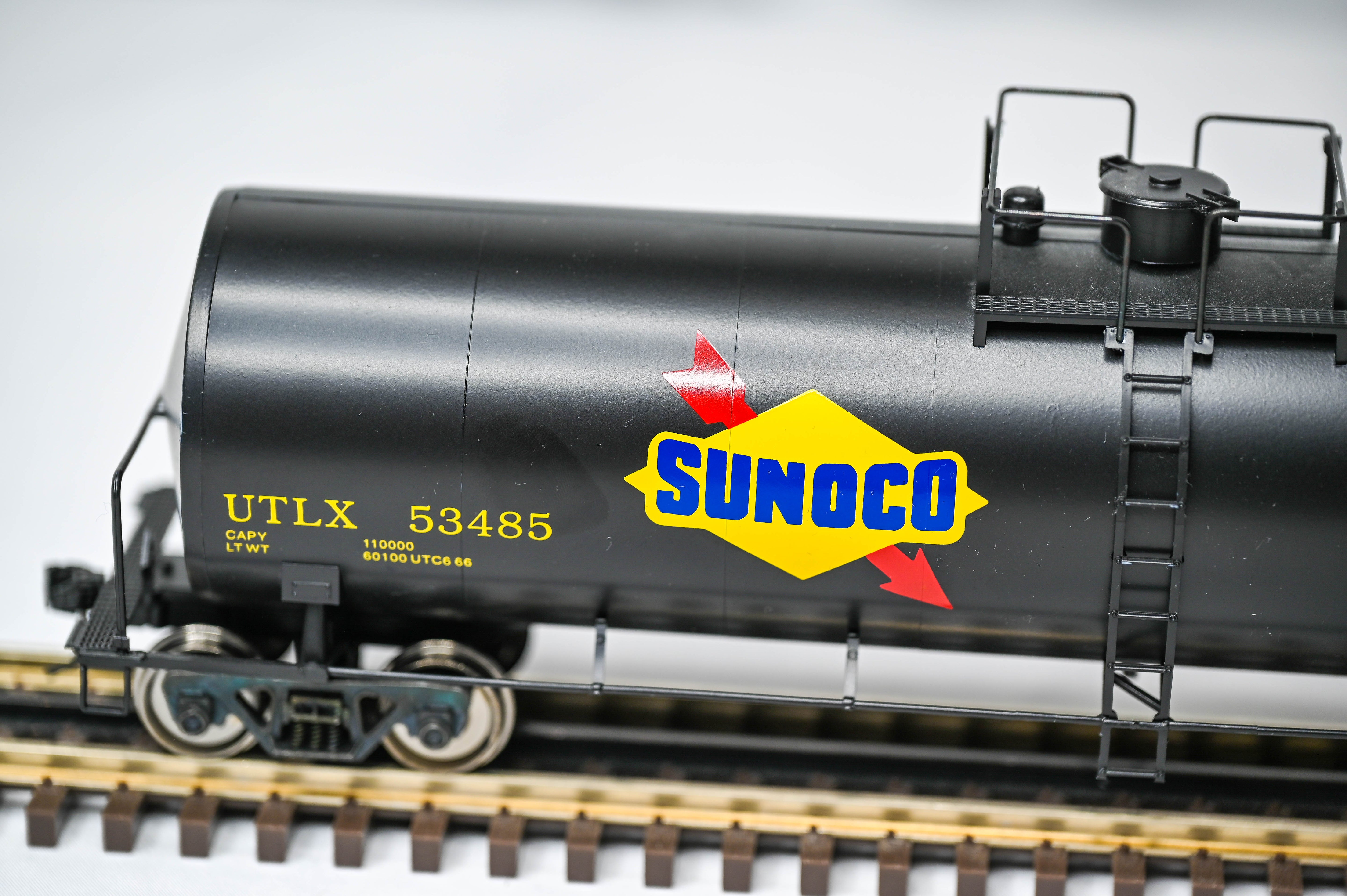 Weaver Sunoco 50' Tank Car #53485 | 2-Rail | U4511SD