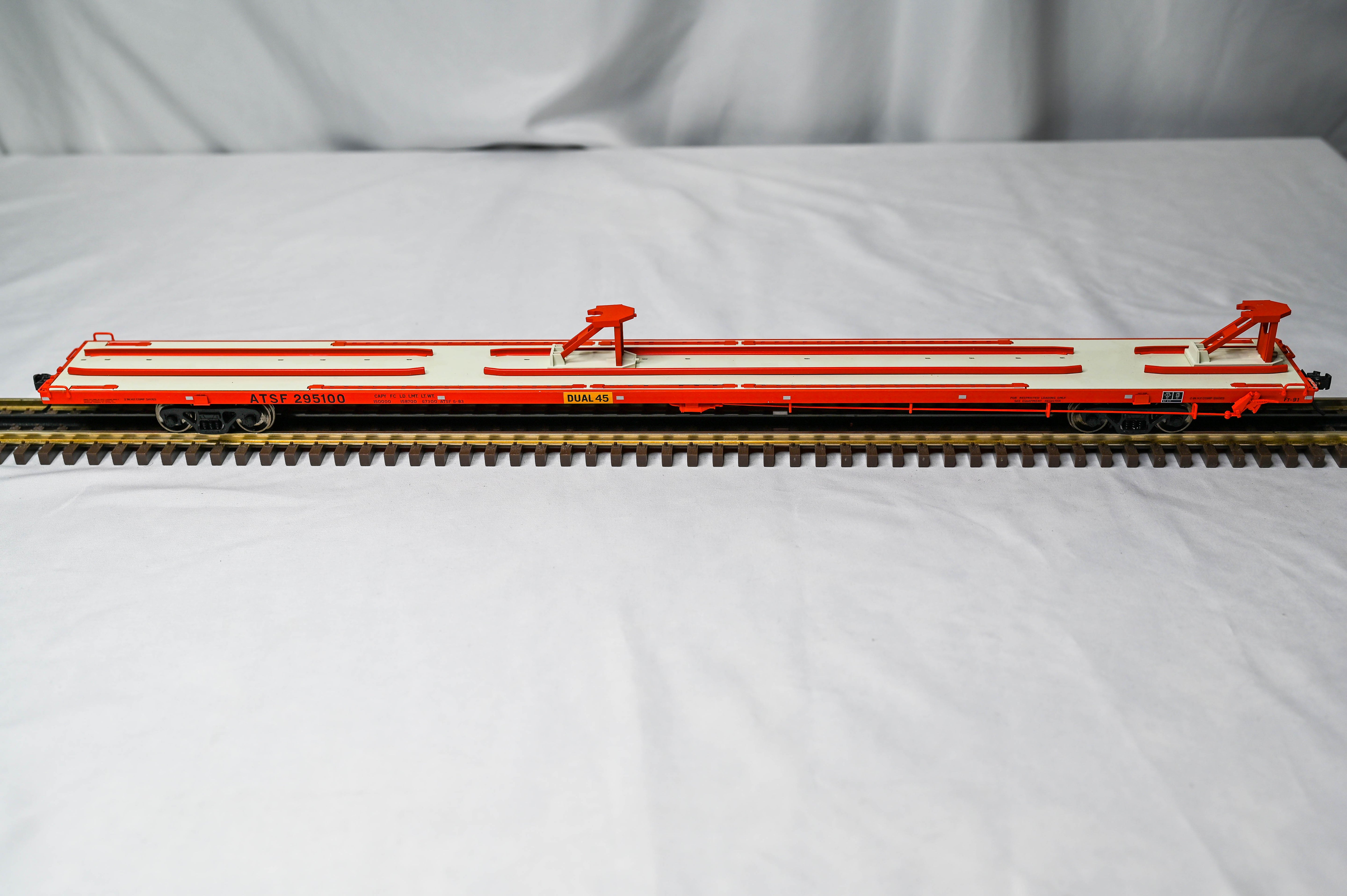 Atlas O Big O Santa Fe (orange) 89'4" Flat Car #295100 | O Scale | 2 Rail | 6979-6