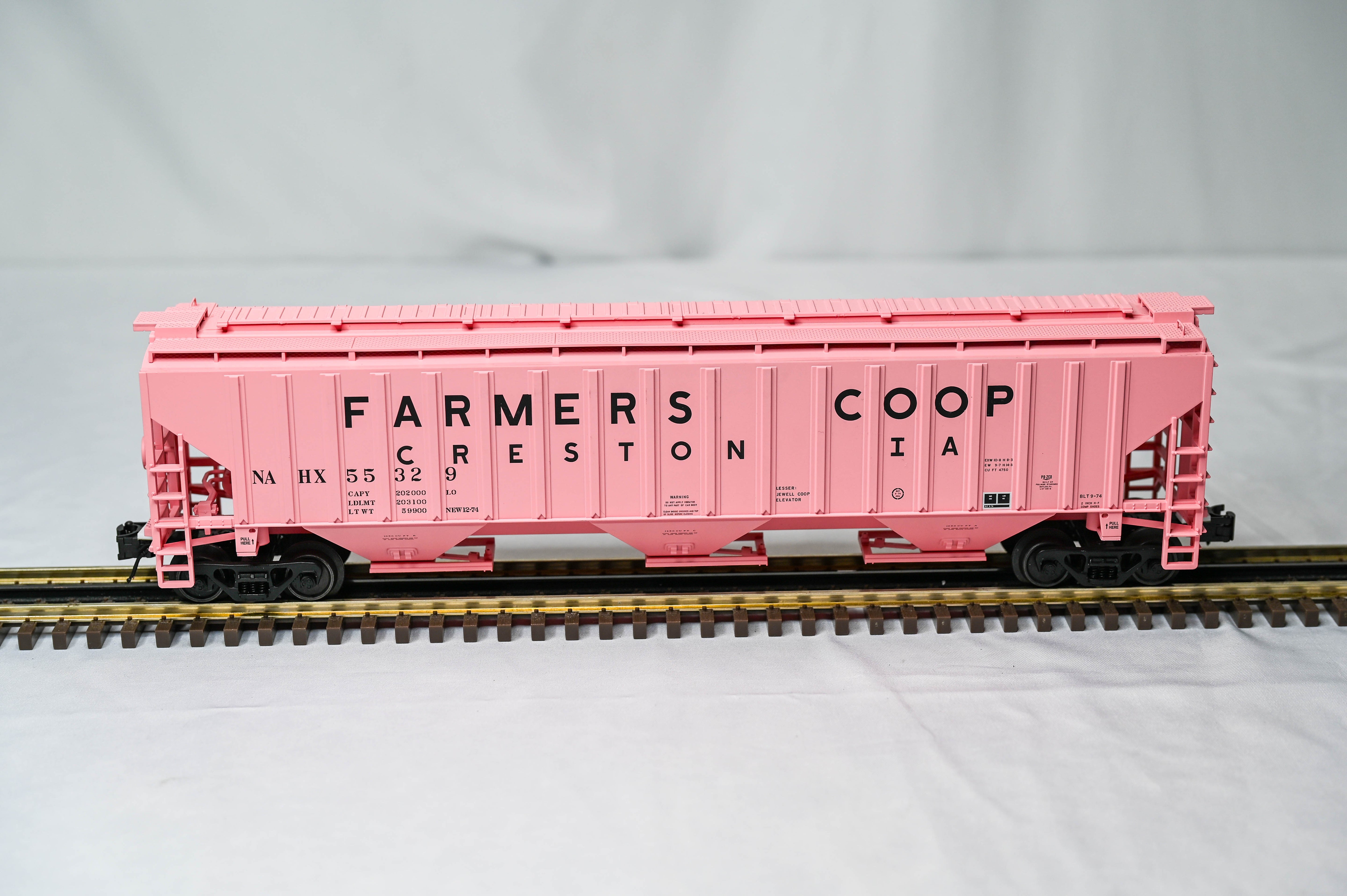 Atlas O Trainman NAHX Creston IA TM PS4750 Covered Hopper #65329 | 3-Rail | O Scale | 2001636-2