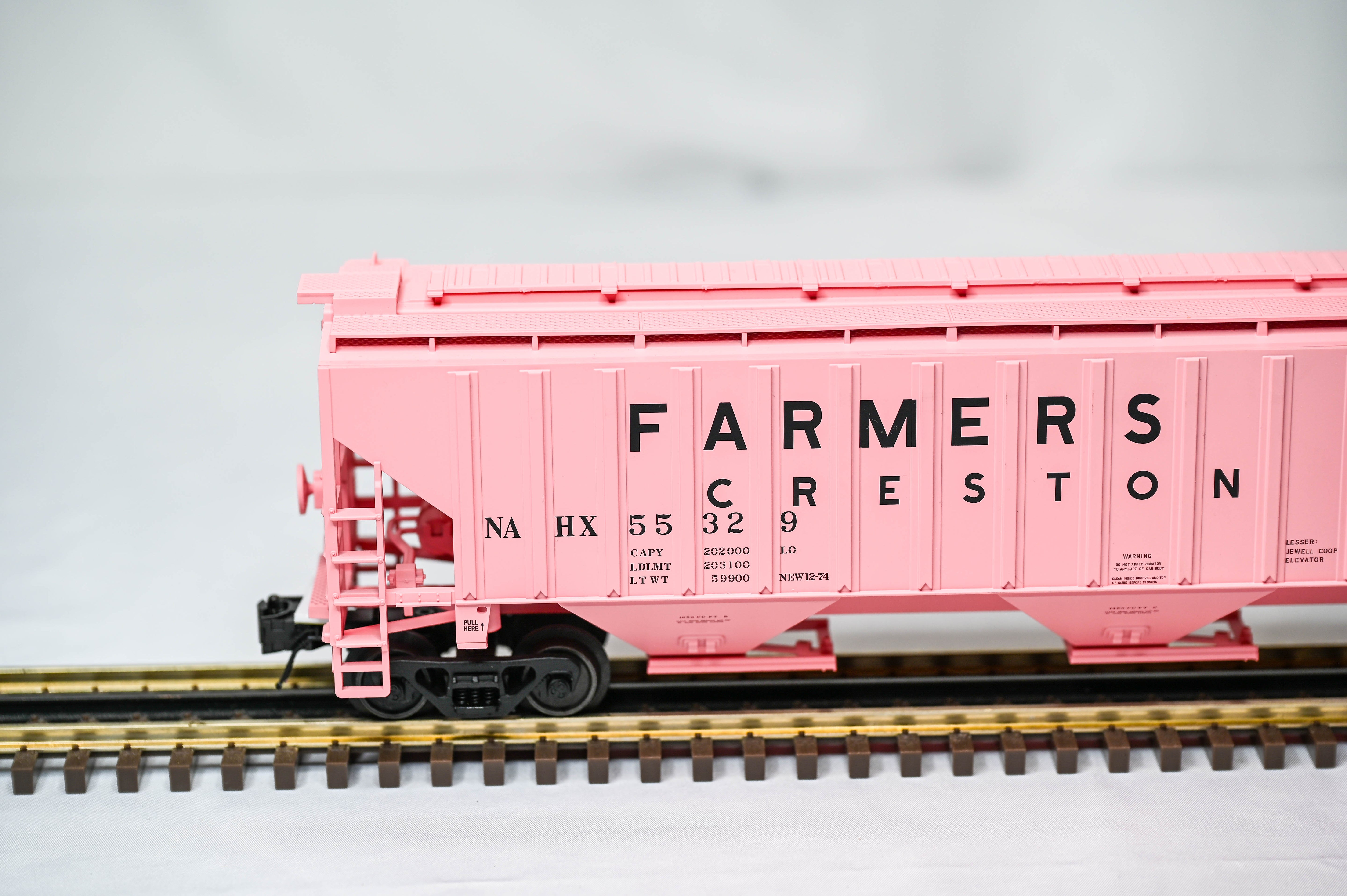 Atlas O Trainman NAHX Creston IA TM PS4750 Covered Hopper #65329 | 3-Rail | O Scale | 2001636-2