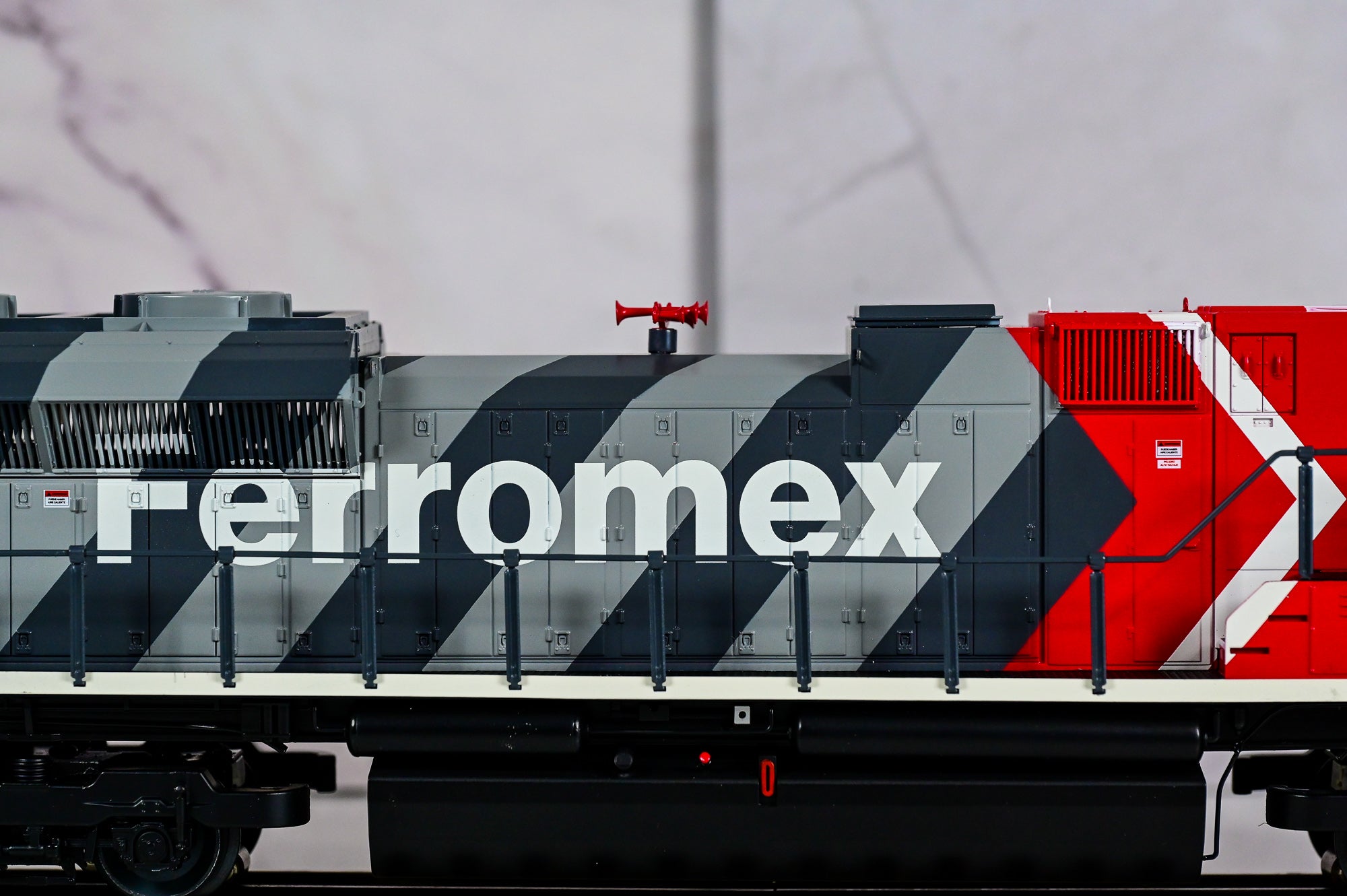Lionel Ferromex SD70ACe Diesel Locomotive #4042 | LEGACY | O Scale