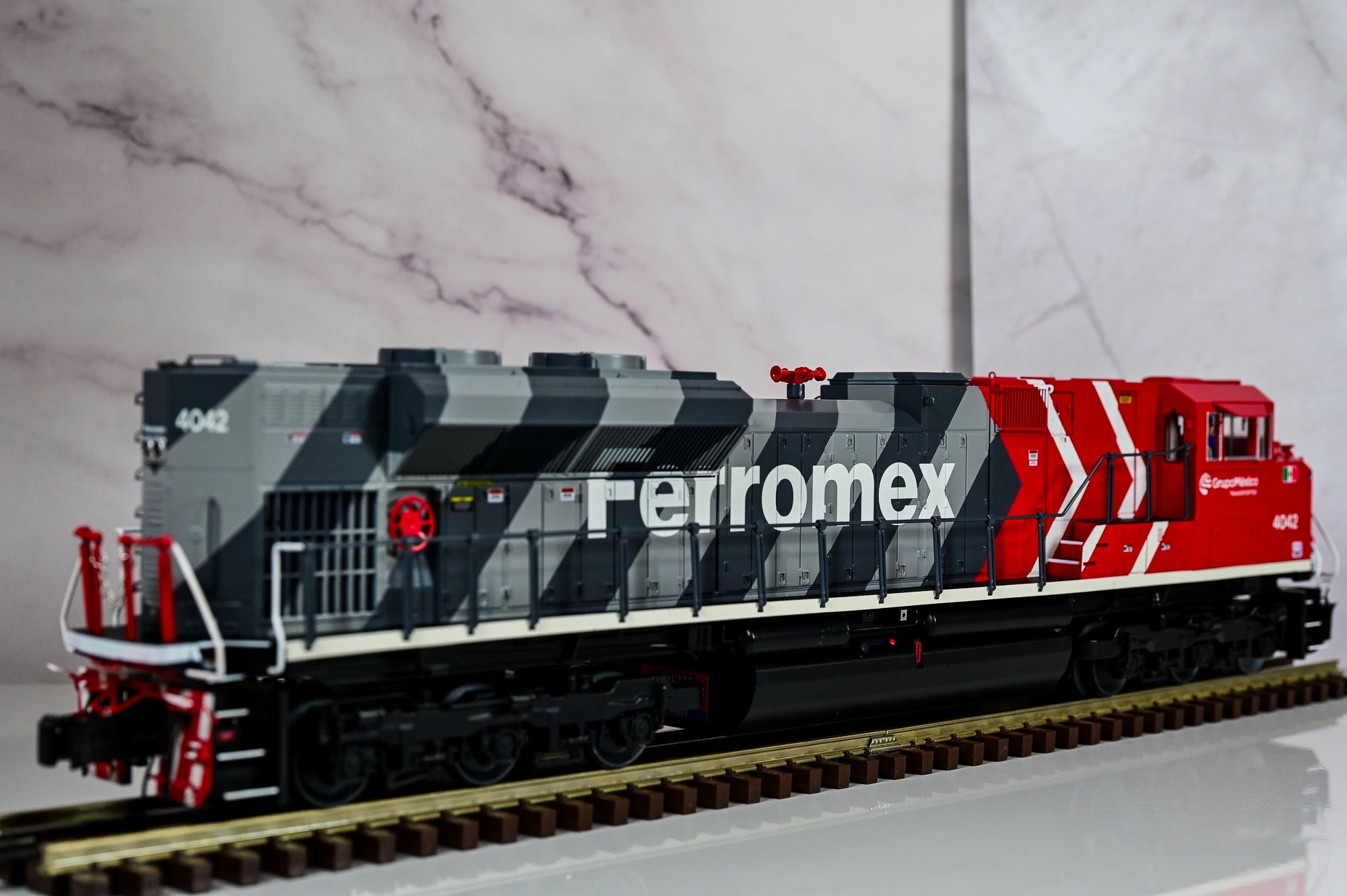 Lionel Ferromex SD70ACe Diesel Locomotive #4042 | LEGACY | O Scale