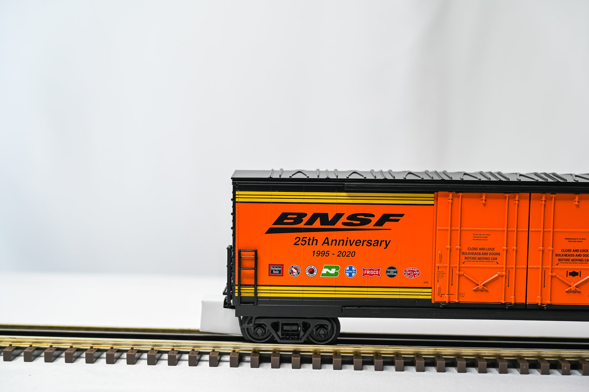 MTH BNSF 50’ Double Door Plugged Boxcar – 8 Car Set |O Scale|