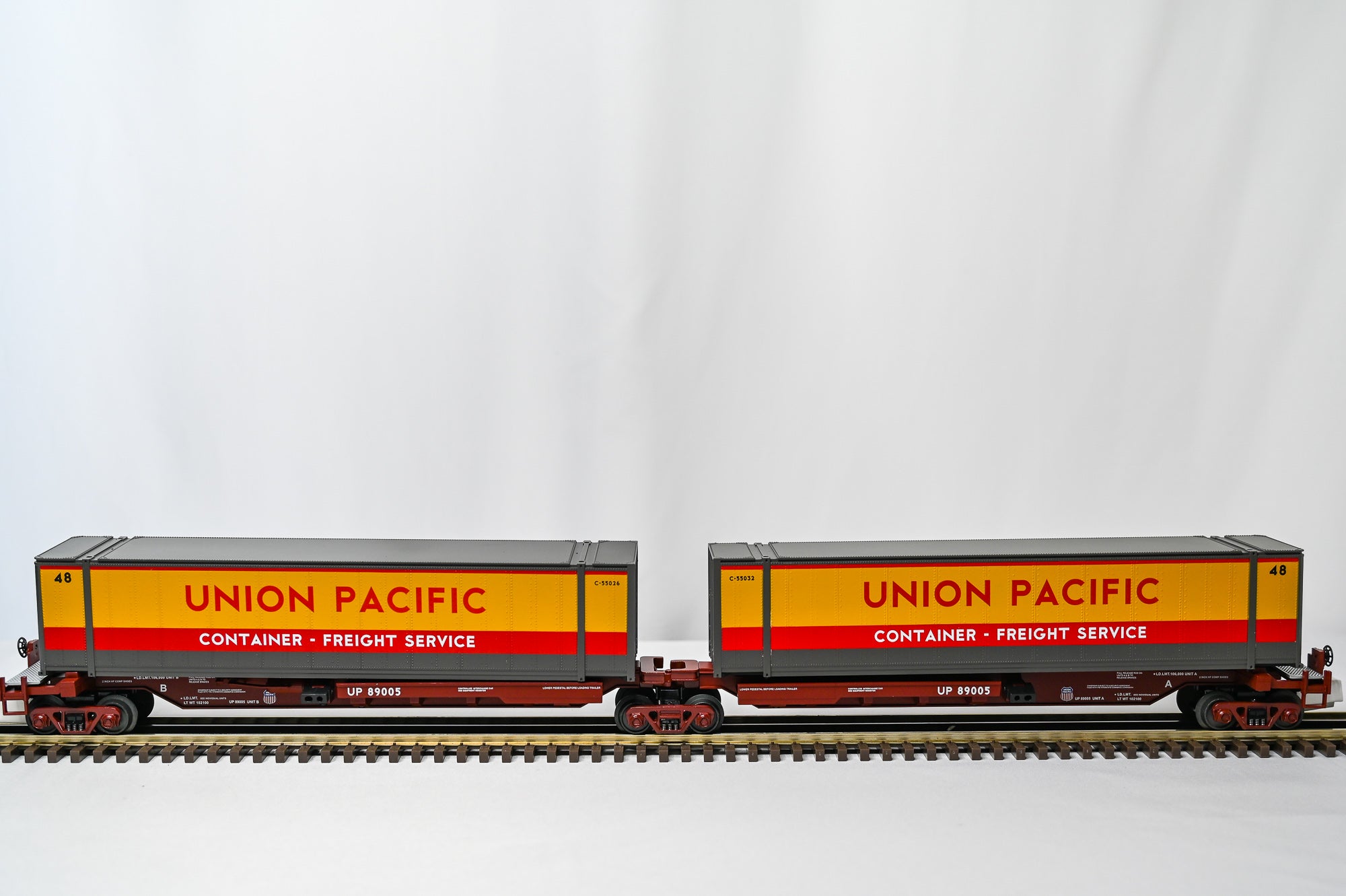 MTH Union Pacific 2-Car Spine Car Set w/ (2) 48’ Containers