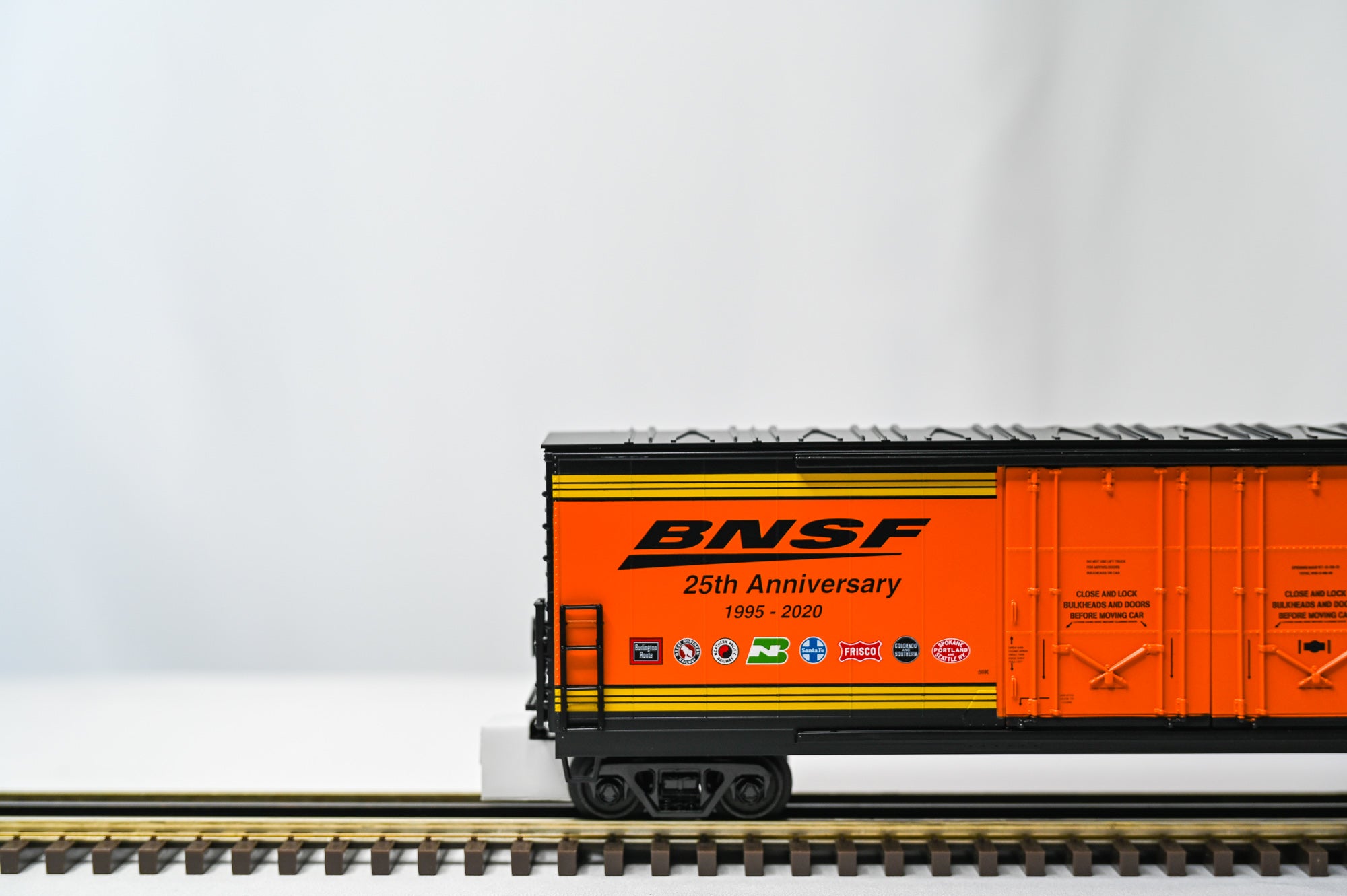 MTH BNSF 50’ Double Door Plugged Boxcar – 8 Car Set |O Scale|