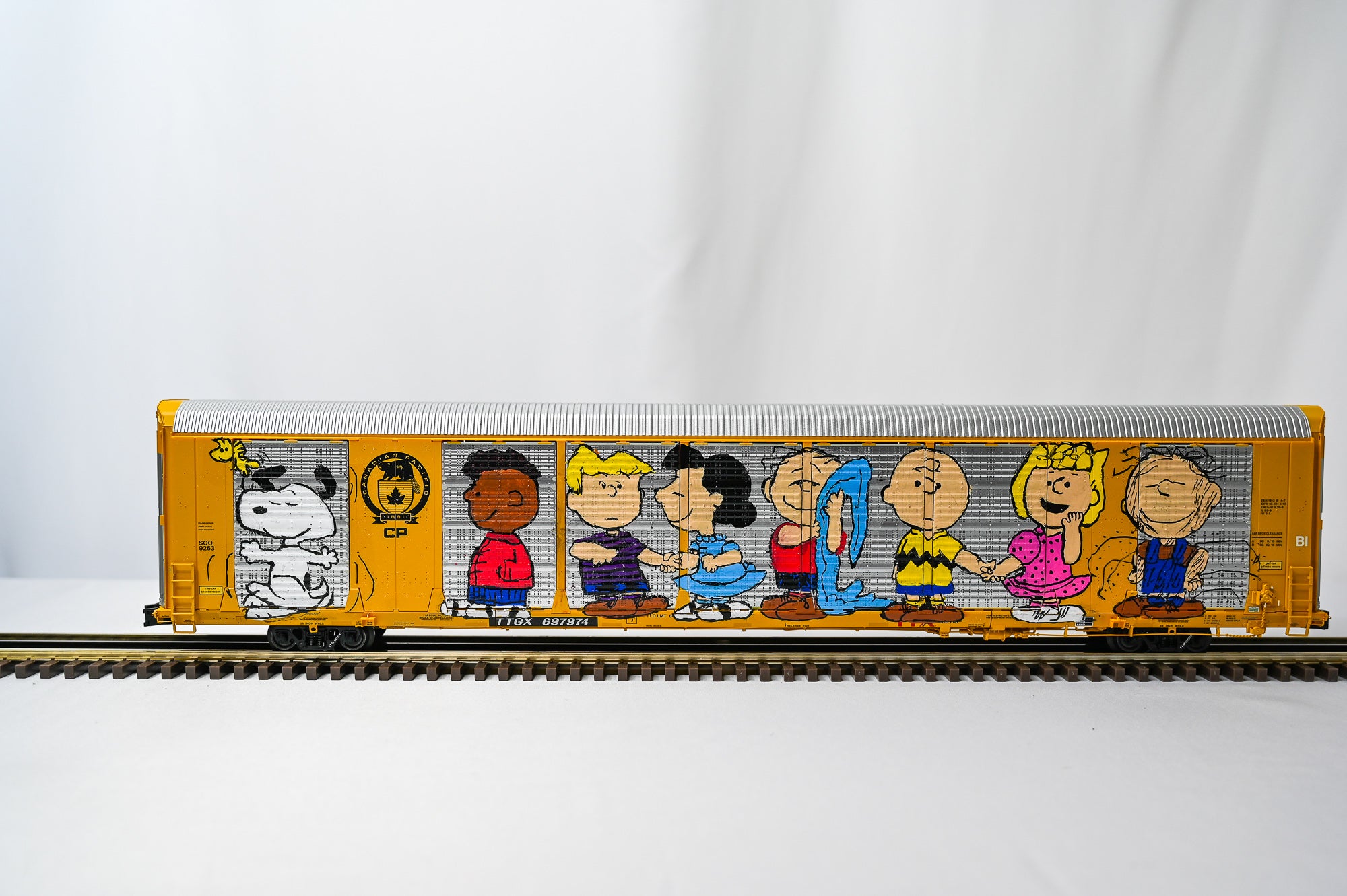 Custom Graffiti Atlas Gunderson Multi‑Max Auto Rack | SNOOPY & FRIENDS | O Scale