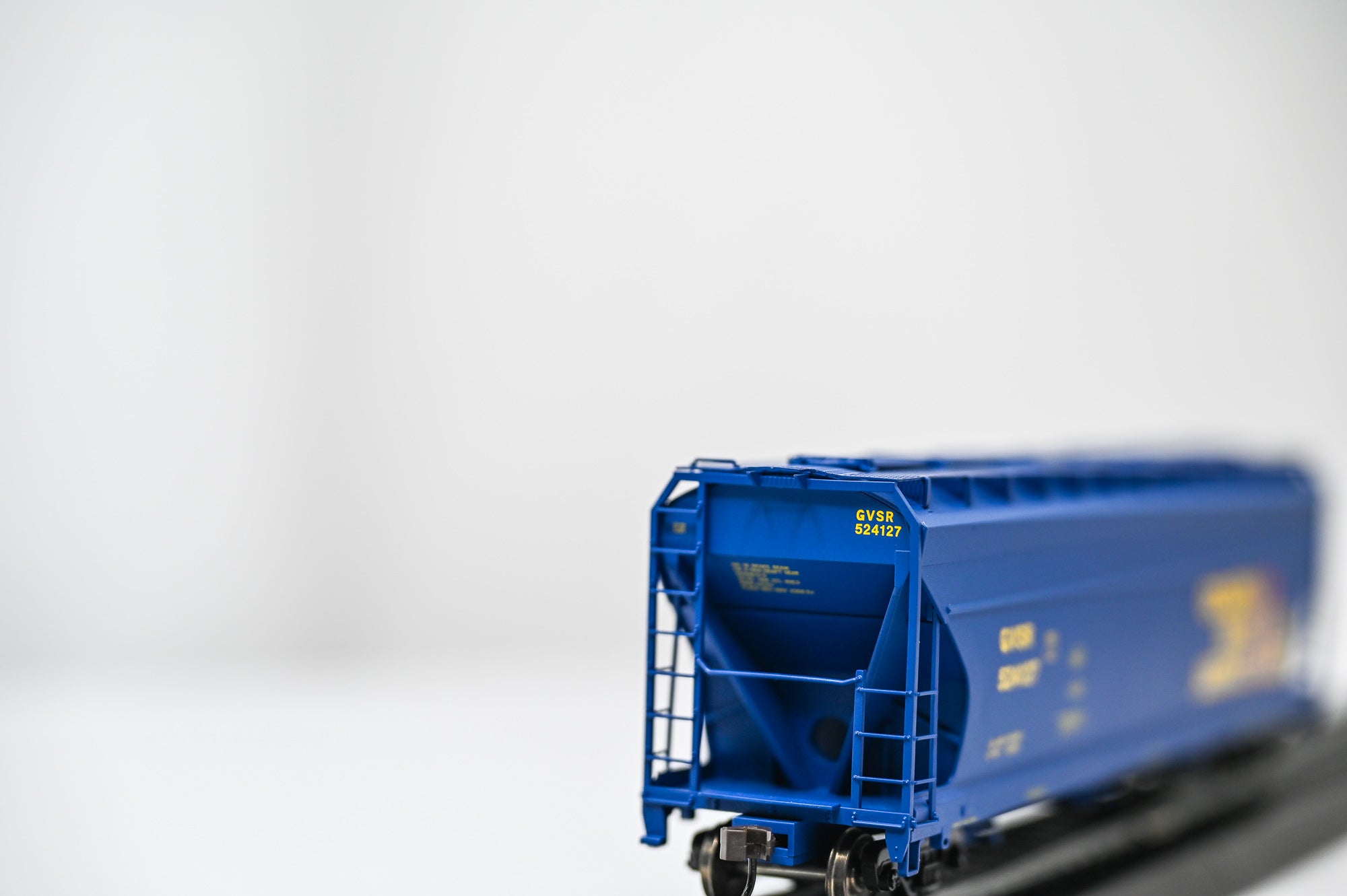 Atlas ACF 4650 3-Bay Centerflow Hopper – Golden West Service #GVSR 524127 |HO SCALE
