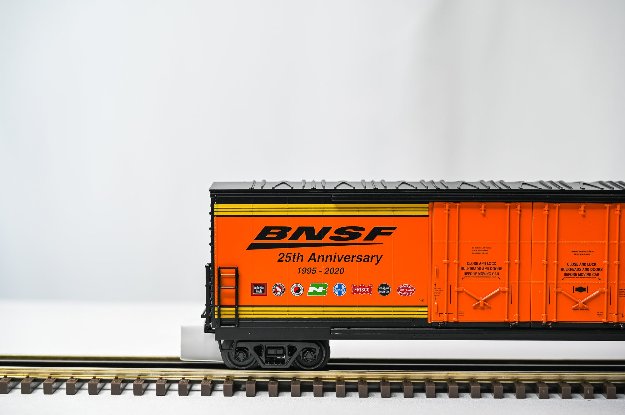 MTH BNSF 50’ Double Door Plugged Boxcar – 8 Car Set |O Scale|