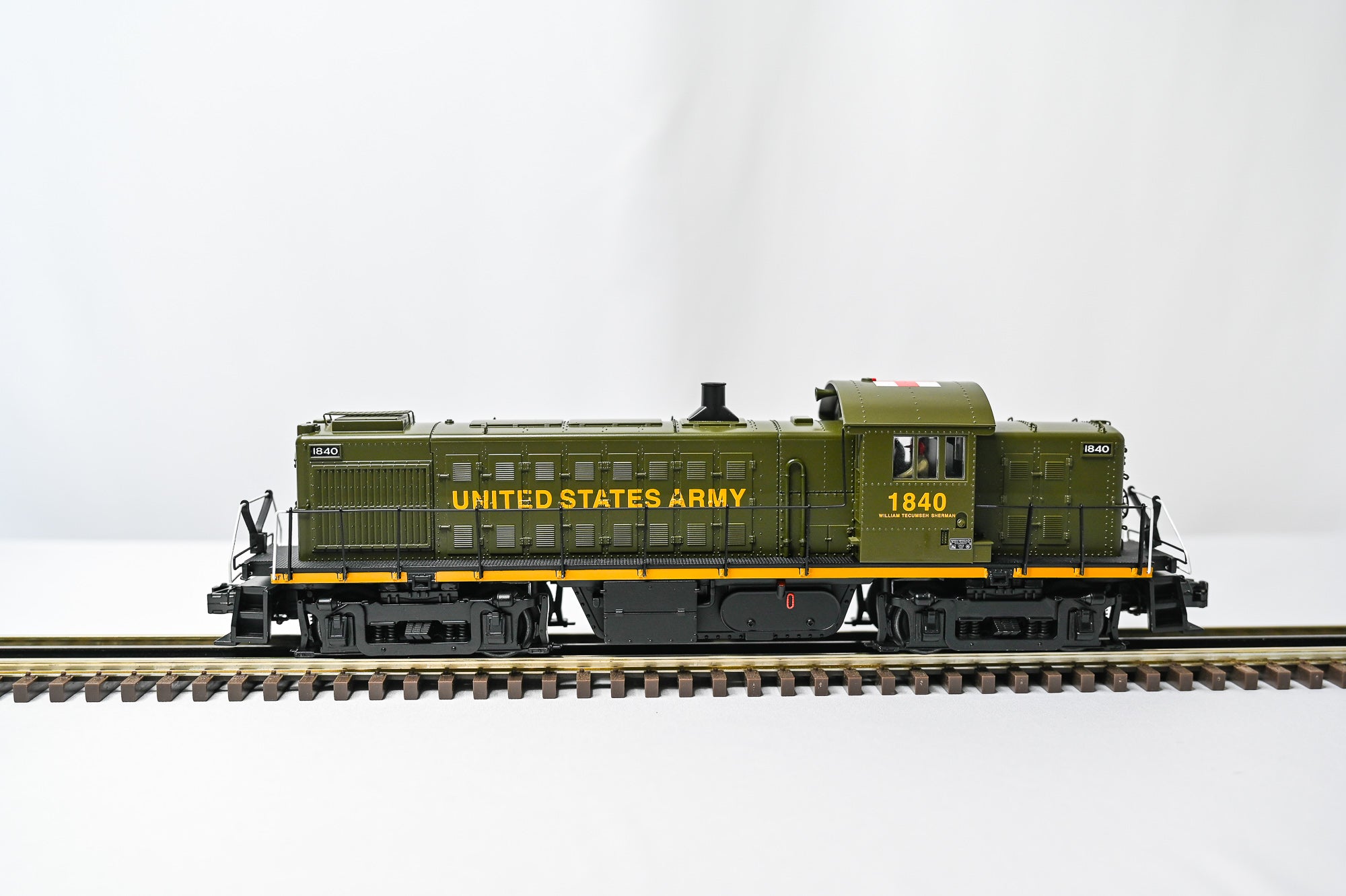 Combo 357MTH RailKing Alco RS-1 Diesel Engine – U.S. Army #1843, #1840 | TGIF | O Scale|