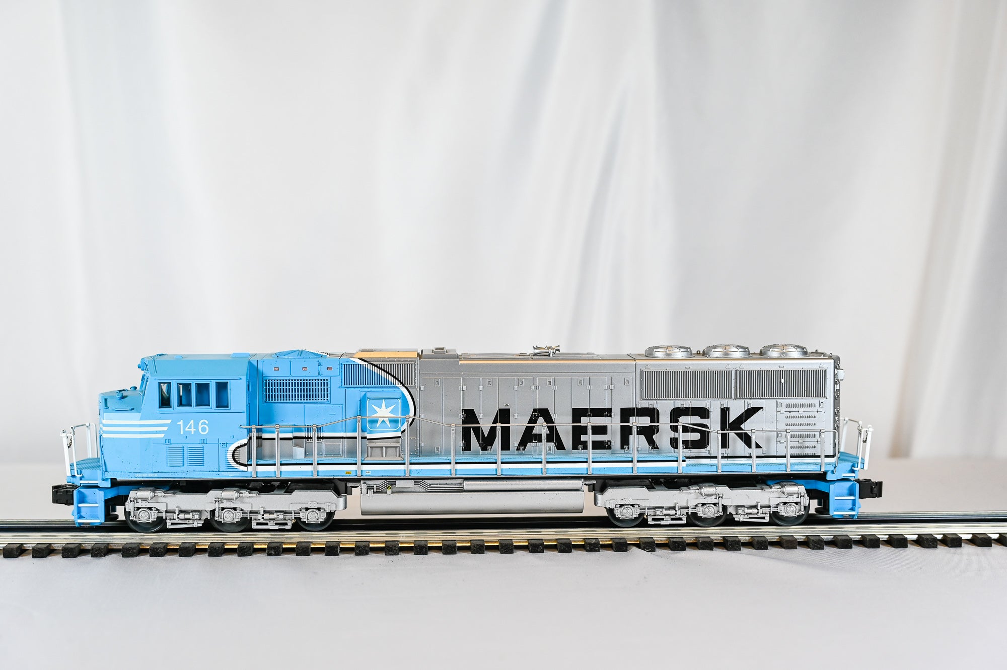 Lionel Maersk SD-70 Diesel Locomotive | O Scale