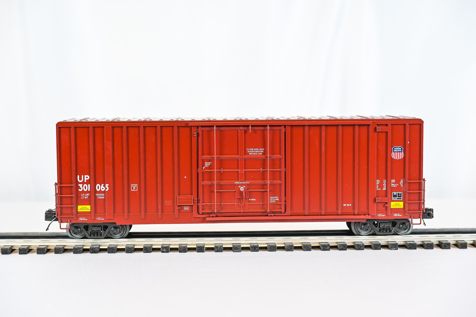 MTH Union Pacific 50’ High Cube Box Car #301065 | O Scale