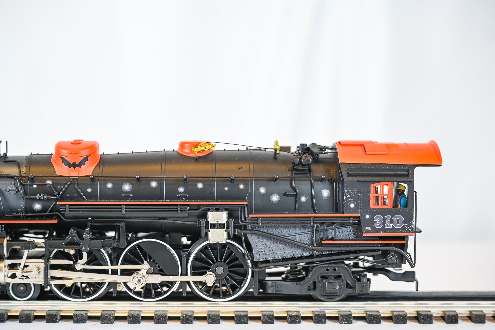 Lionel Halloween Legacy F-19 Pacific Steam Locomotive #310 | Legacy | O Scale