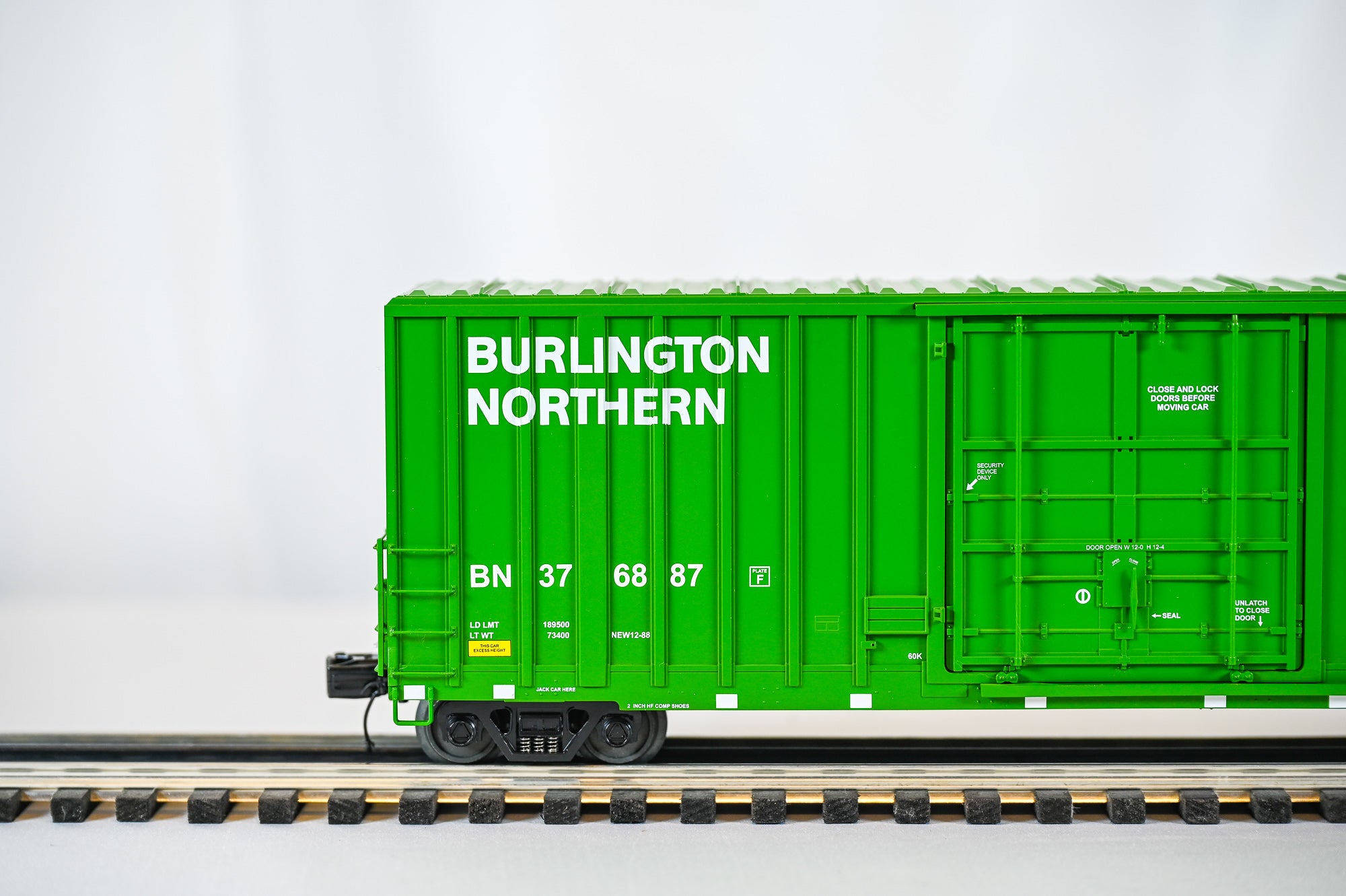MTH Burlington Northern 50’ High Cube Box Car #376887 | O Scale