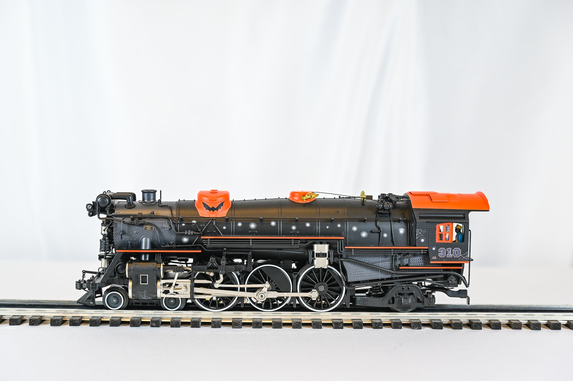 Lionel Halloween Legacy F-19 Pacific Steam Locomotive #310 | Legacy | O Scale