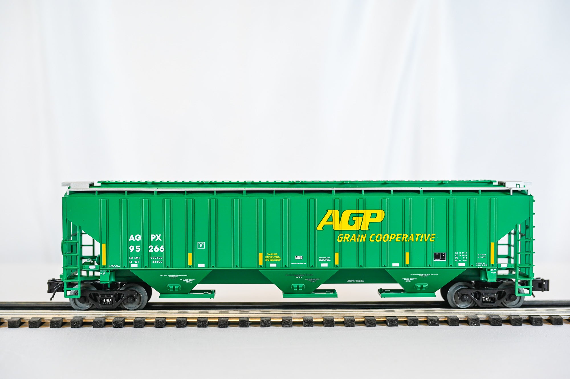 Atlas Ag Processing (AGP) PS 4750 Covered Hopper | Trainman | O Scale