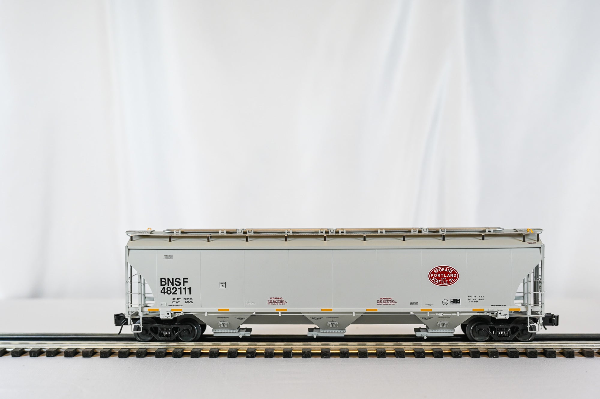 Atlas BNSF SP&S Heritage Trinity 5161 Covered Hopper | O Scale