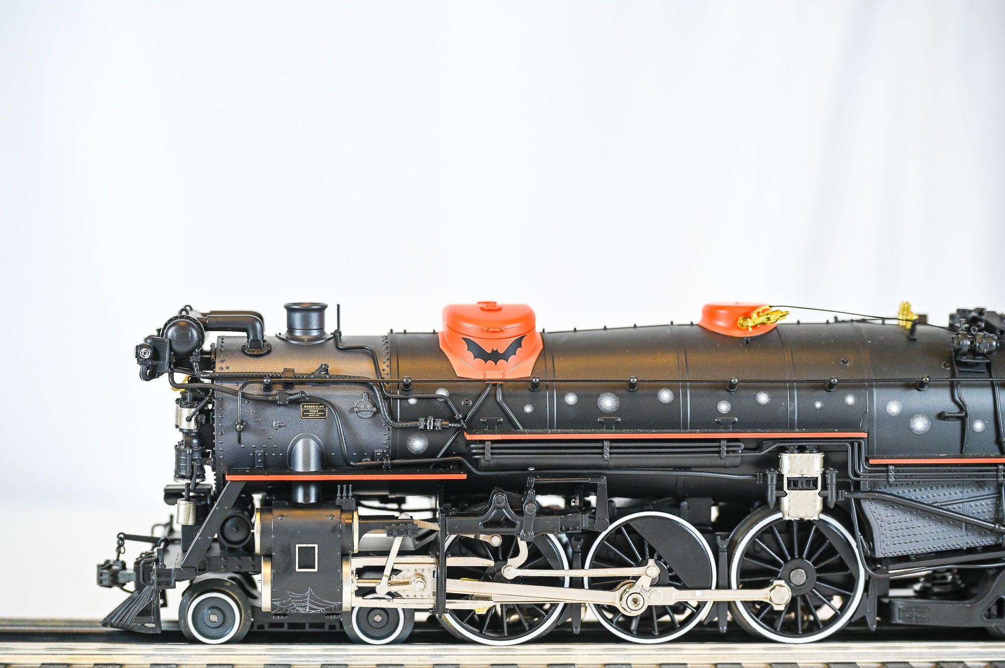Lionel Halloween Legacy F-19 Pacific Steam Locomotive #310 | Legacy | O Scale