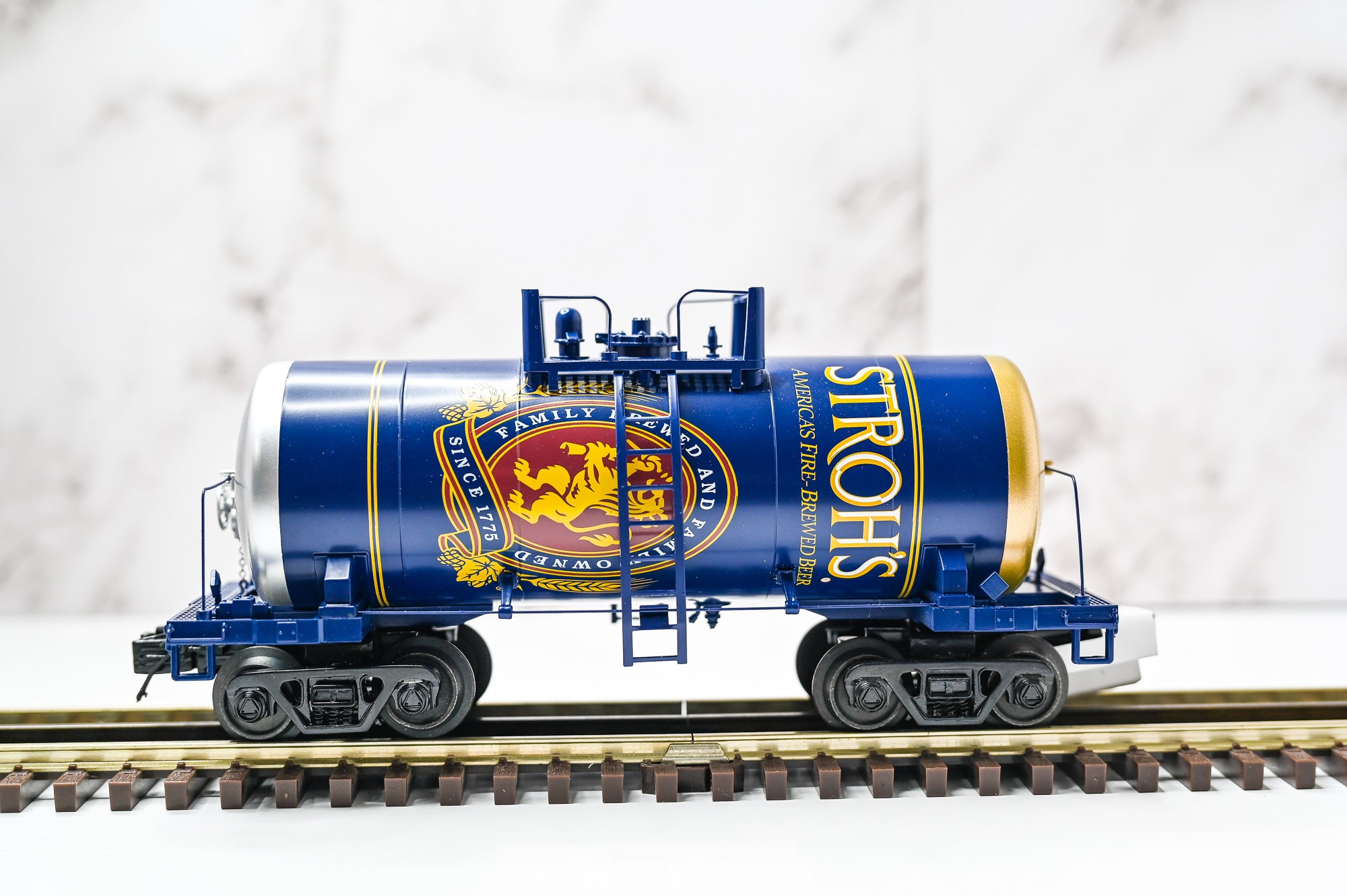 Atlas Stroh’s 8000 Gallon Tank Car STOX 2000 | Premier | O Scale
