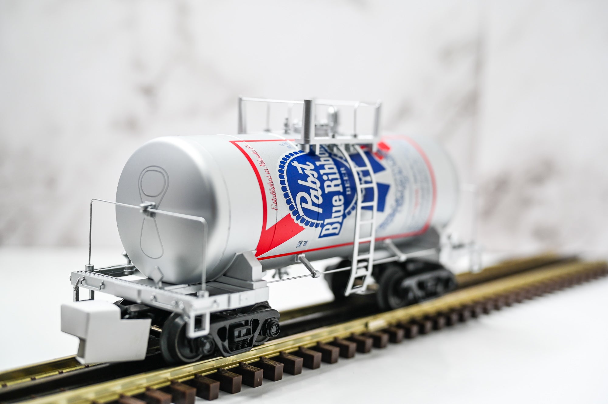 Atlas Pabst Blue Ribbon 8000 Gallon Tank Car PBRX 2014 | Premier | O Scale