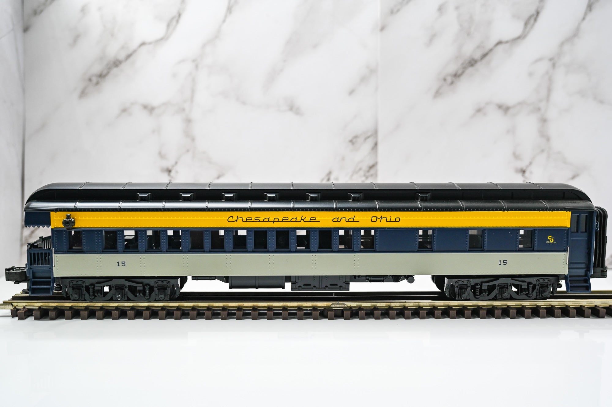 MTH Chesapeake & Ohio 70’ Madison 5-Car Passenger Set | Premier | O Scale