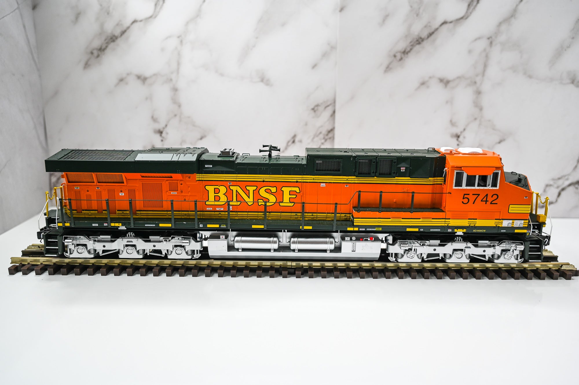 Atlas BNSF ES44AC #5742 | Premier | O Scale