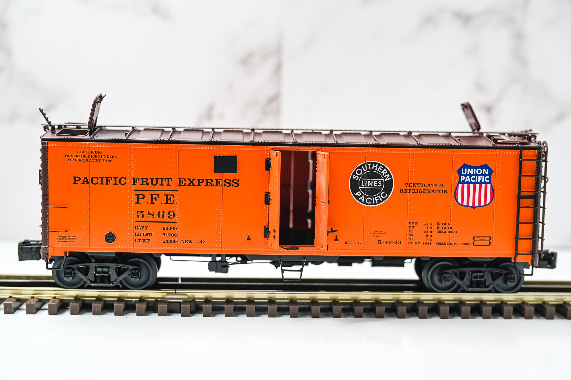 PFE Vision Reefer Set | Vision Line | O Scale