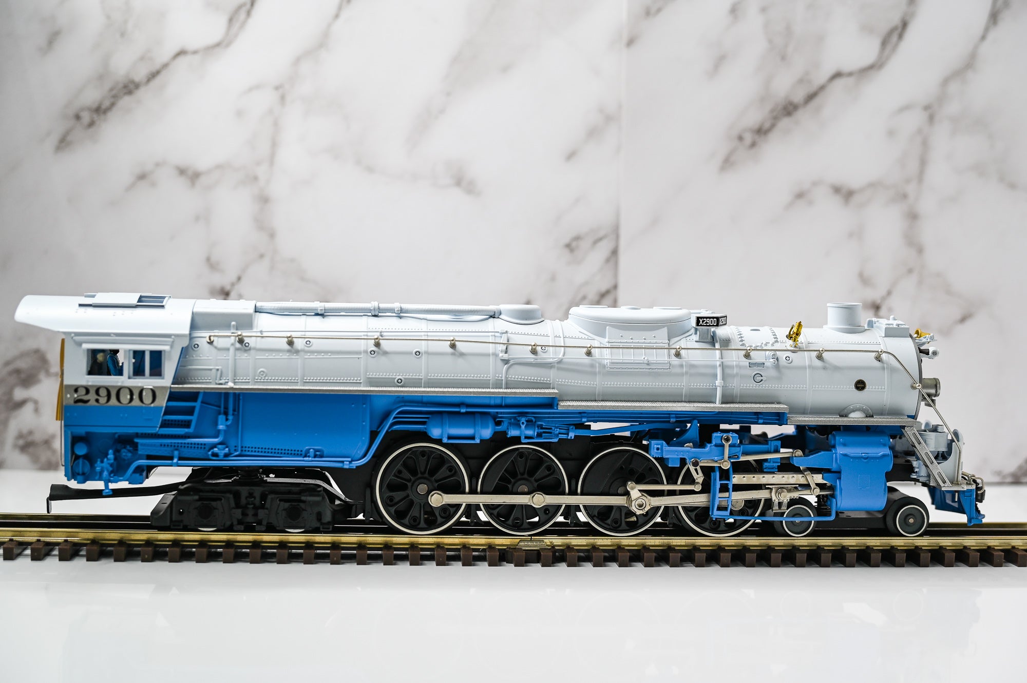 Santa Fe Blue Goose Legacy 4-8-4 #2900 | Legacy | O Scale