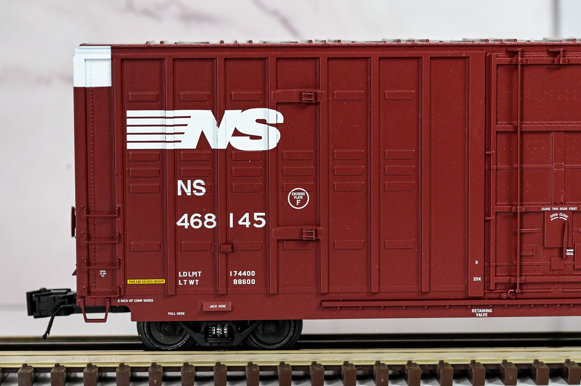 Atlas Norfolk Southern Berwick 60’ Boxcar #468145 | Premier | O Scale