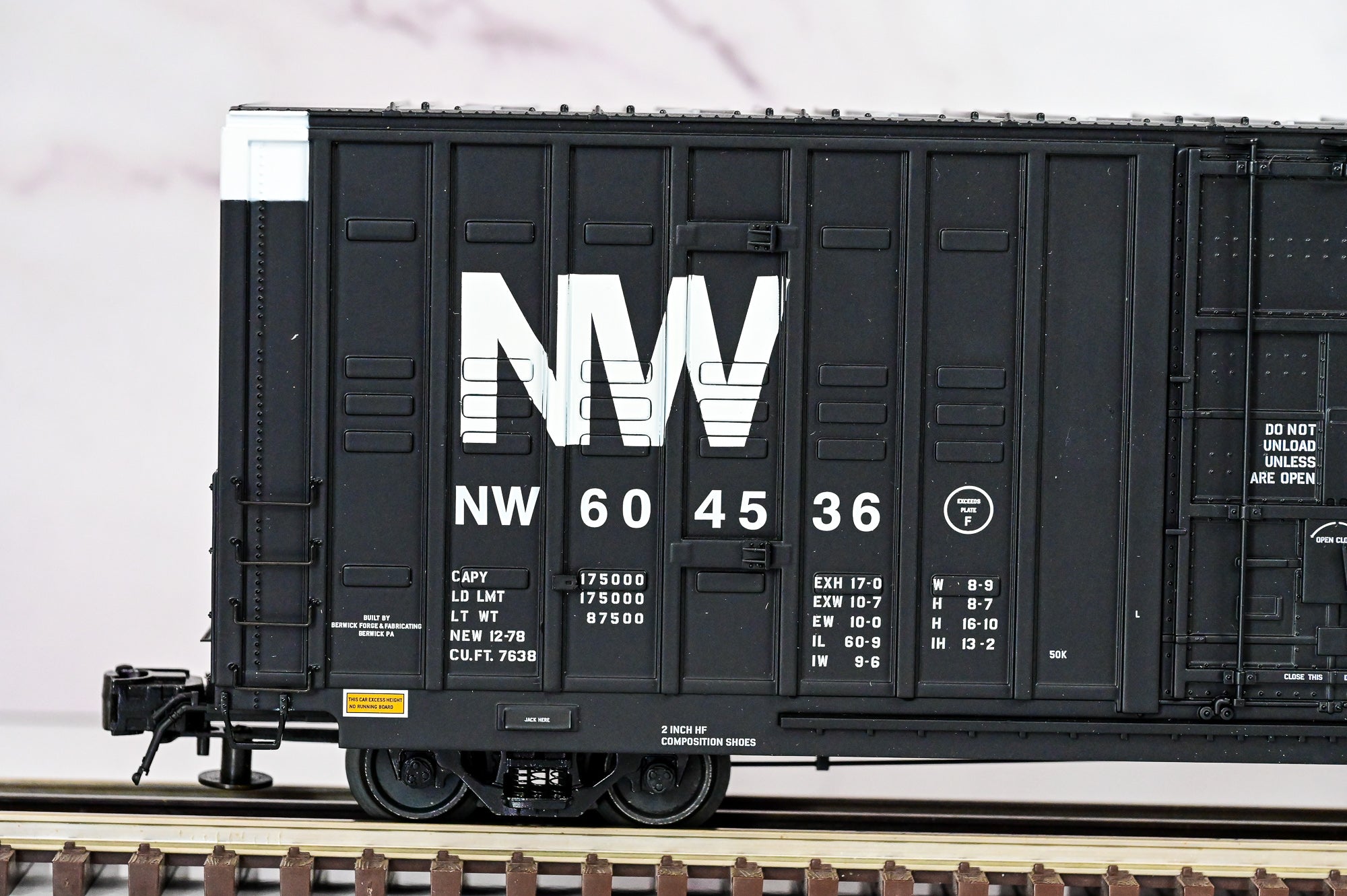Atlas Norfolk & Western Berwick 60’ Hy-Cube Box Car #604536 | Premier | O Scale