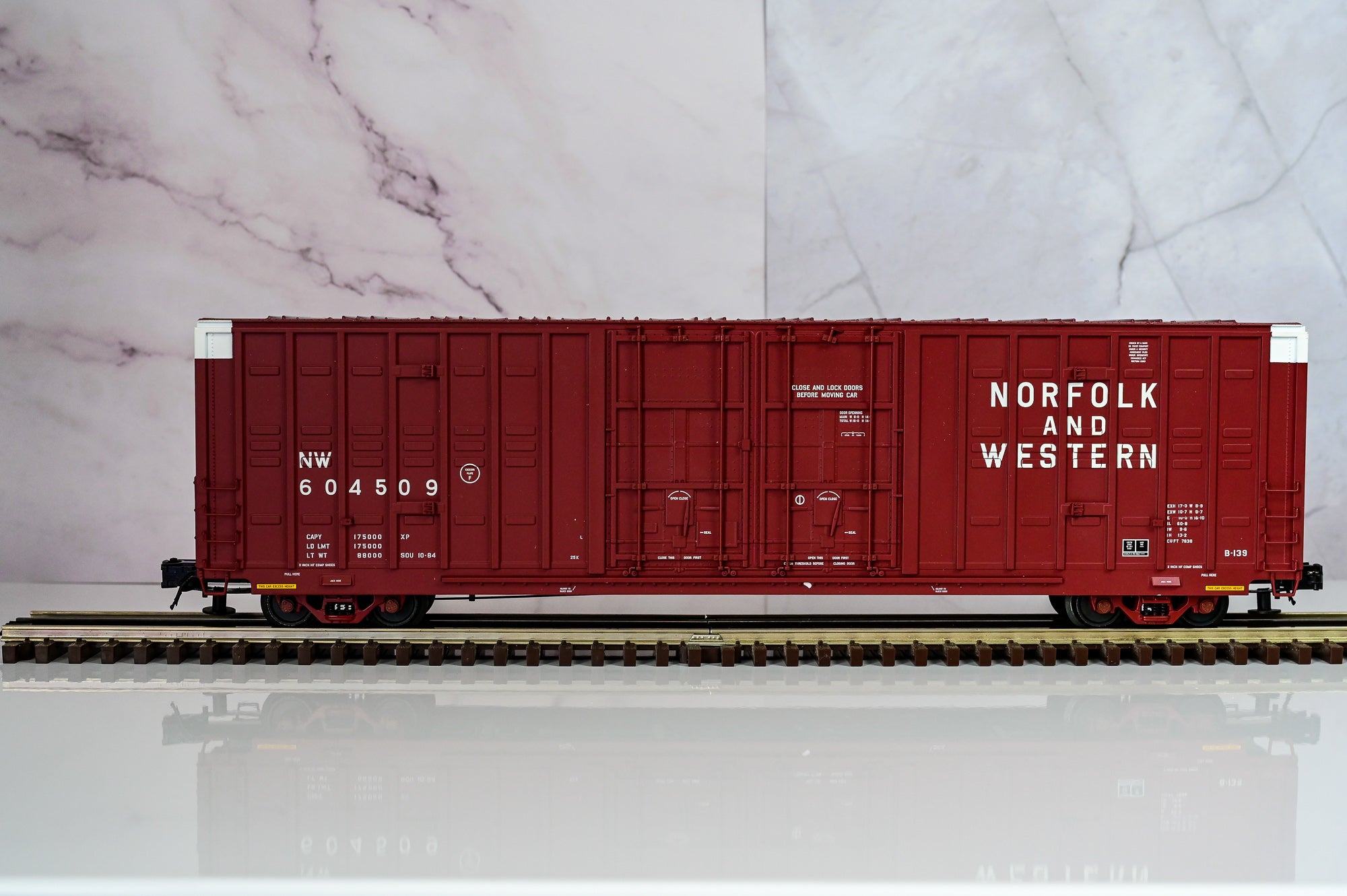 Atlas Norfolk & Western Berwick 60’ Hy-Cube Box Car #604509 | Premier | O Scale
