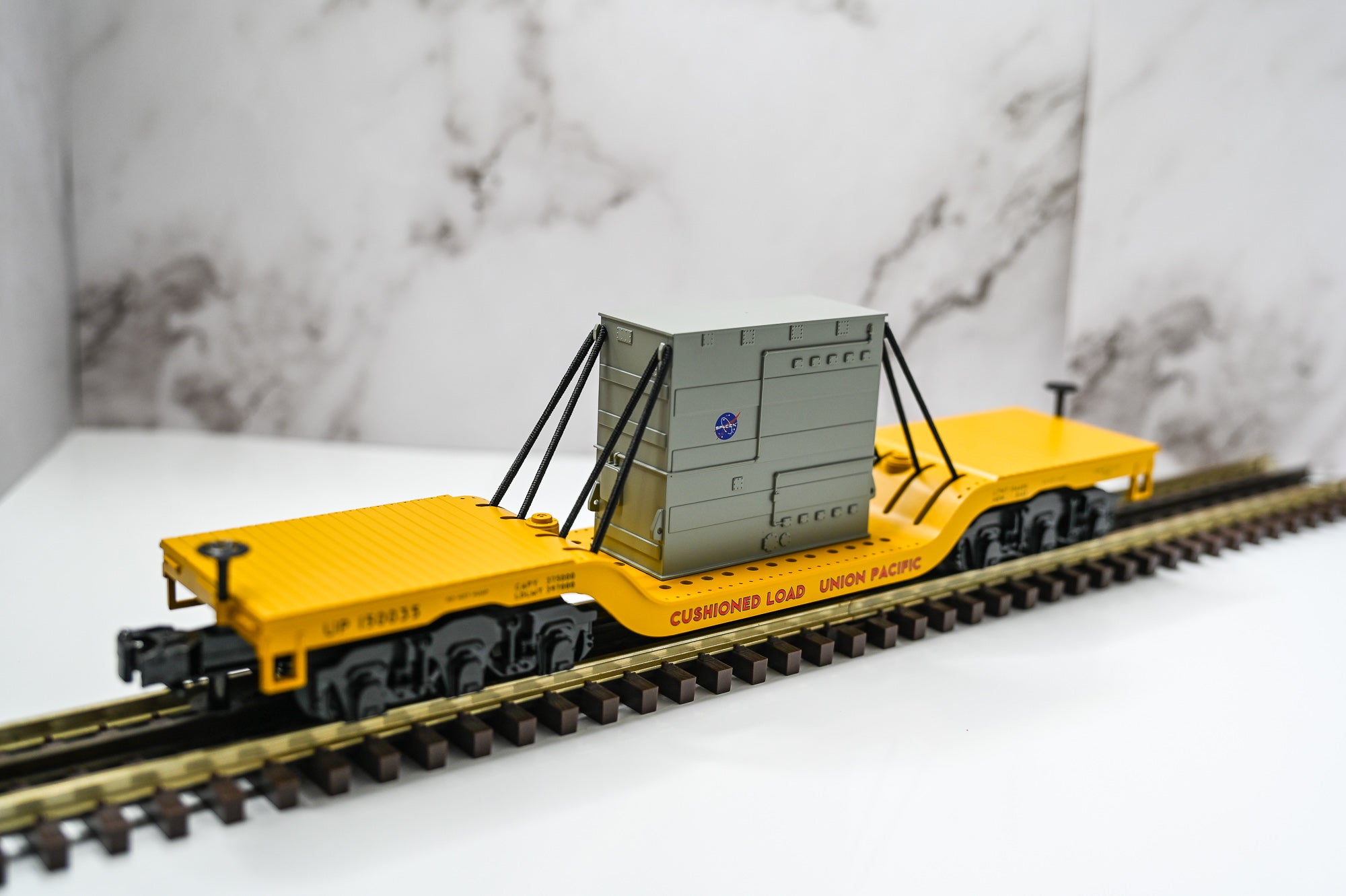 MTH RailKing Union Pacific Dep. Center Flat Car w/ Transformer Load | Rail King | O Scale