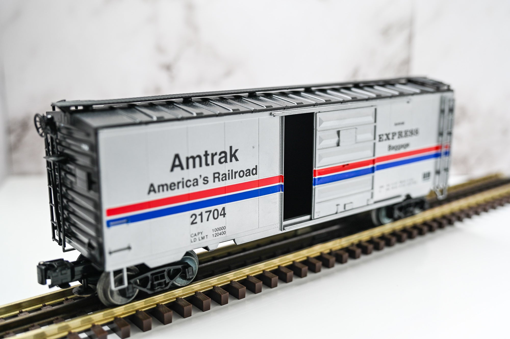 Weaver Amtrak Express Box Car | O Scale