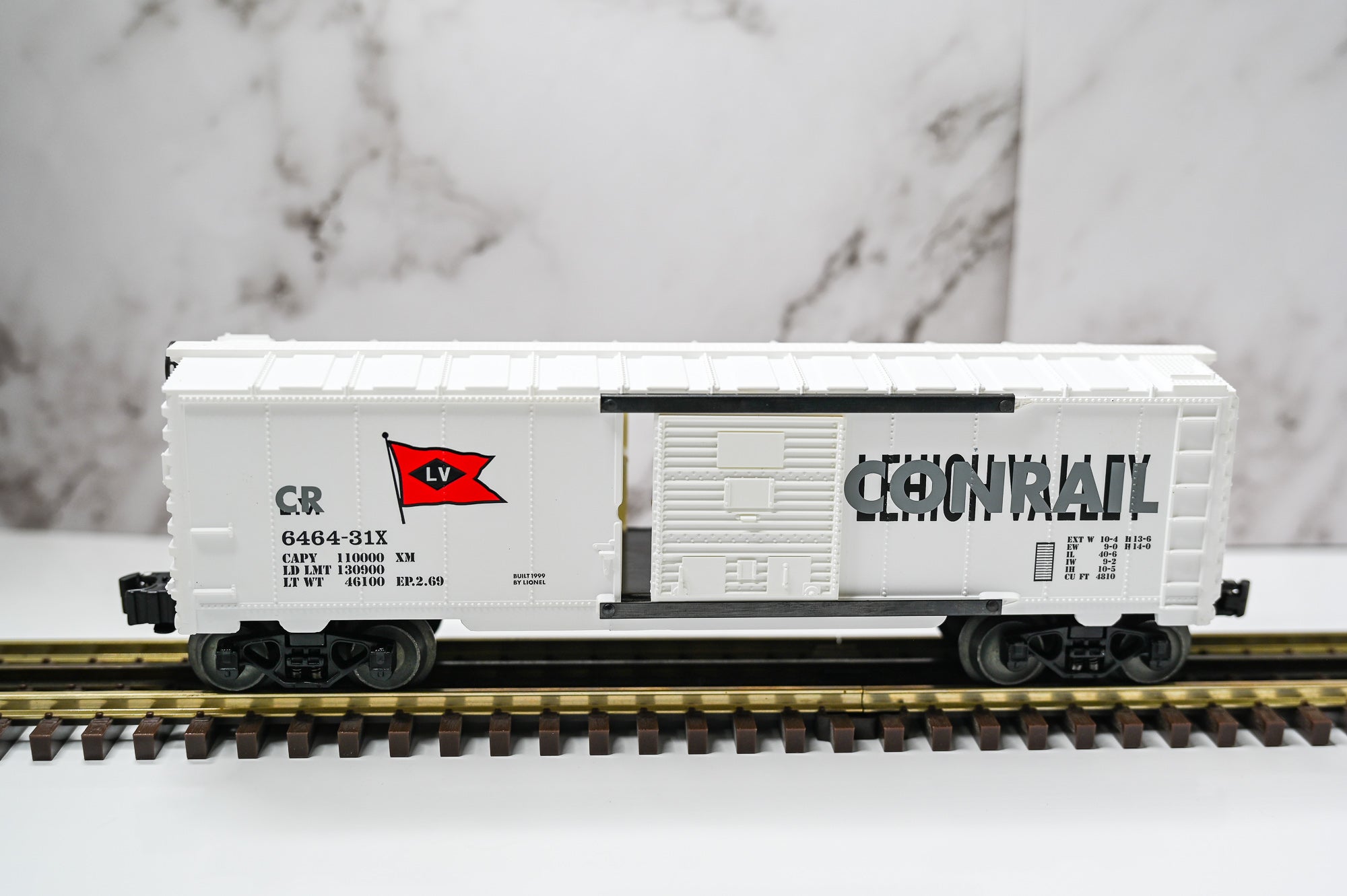 Lionel Lehigh Valley Overstamped Boxcar | Traditional | O Scale