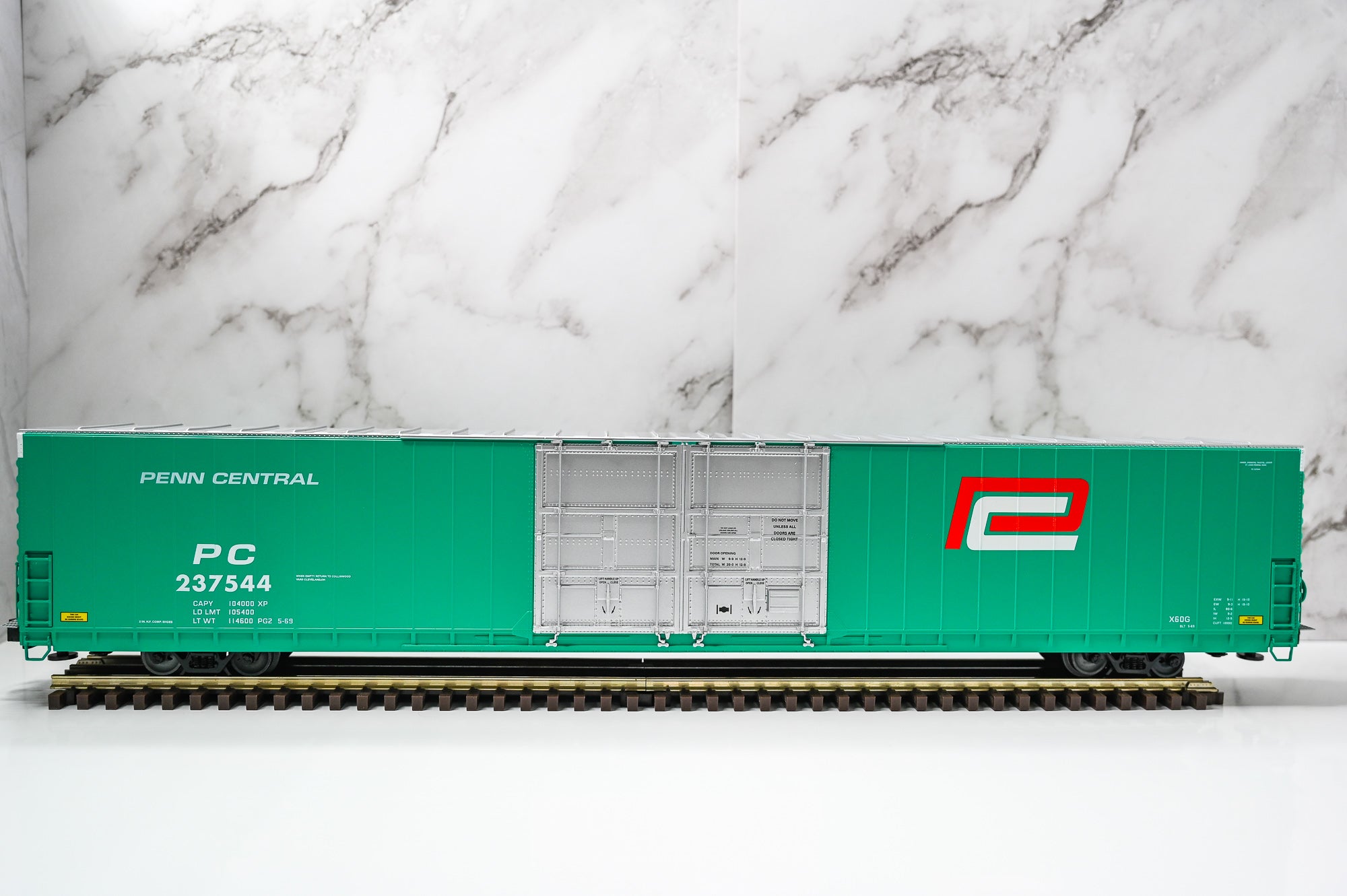 Lionel Penn Central 86’ 4-Door High Cube Boxcar #237544 | Traditional | O Scale