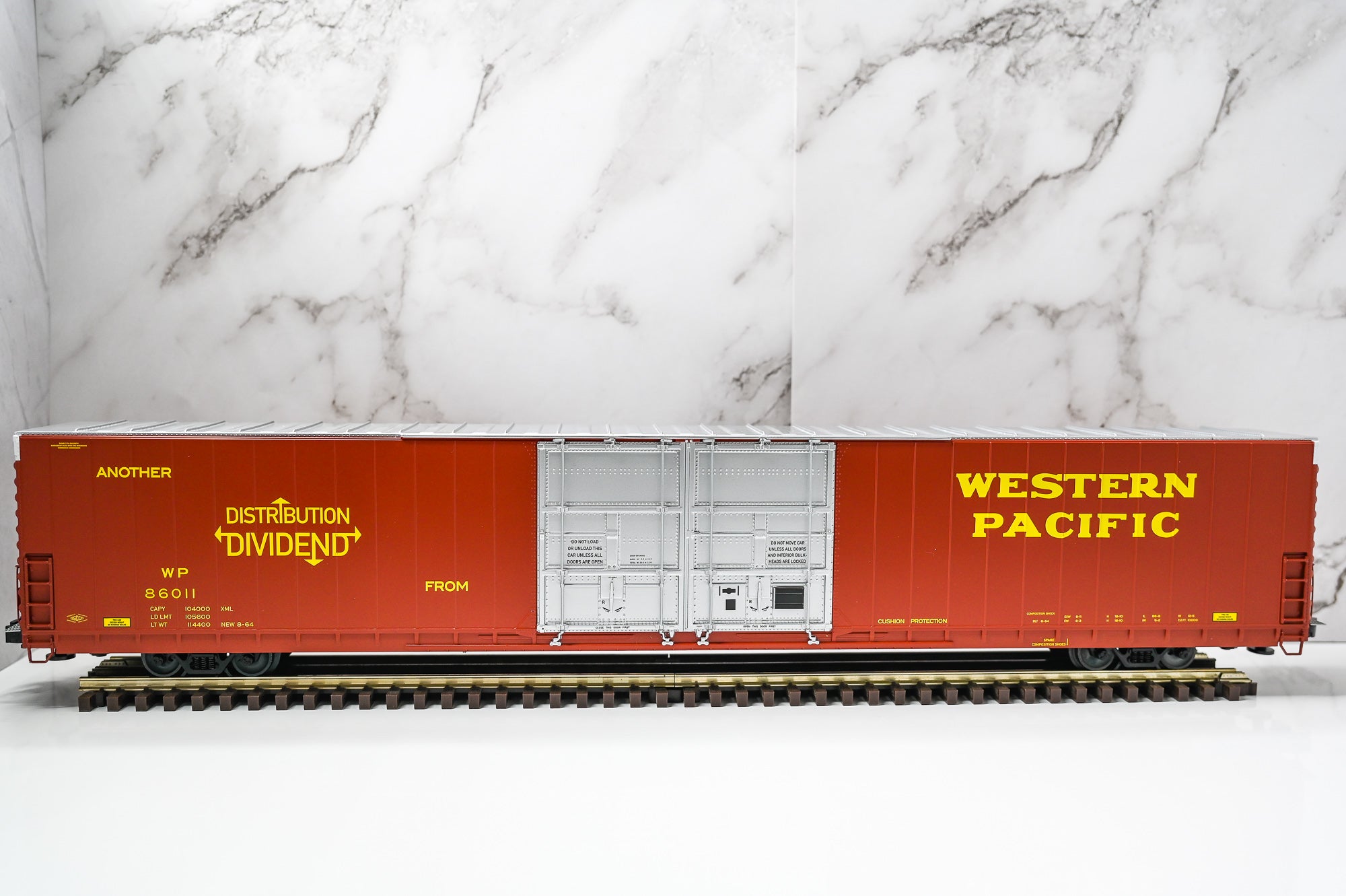 Lionel Western Pacific 86’ 4-Door High Cube Boxcar | Traditional | O Scale