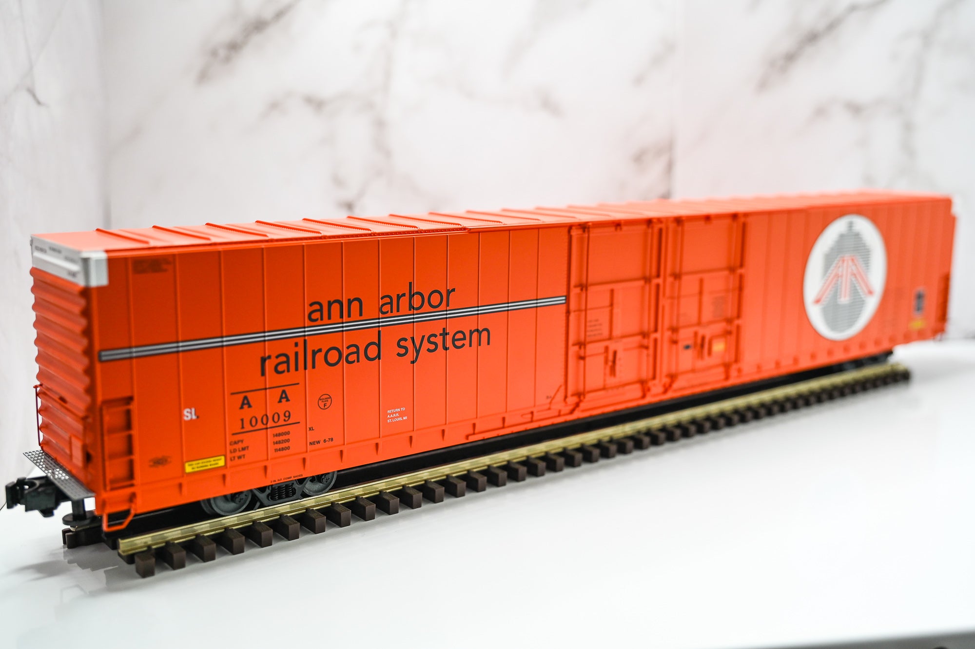Lionel Ann Arbor 86’ 4-Door High Cube Boxcar #10009 | Traditional | O Scale