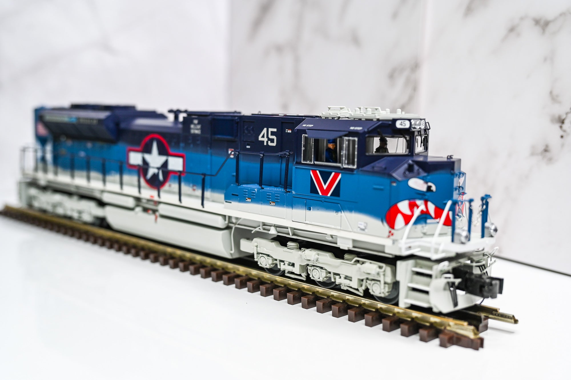 Lionel METCA F6F Hellcat Cat Mouth SD70ACe | Legacy | O Scale