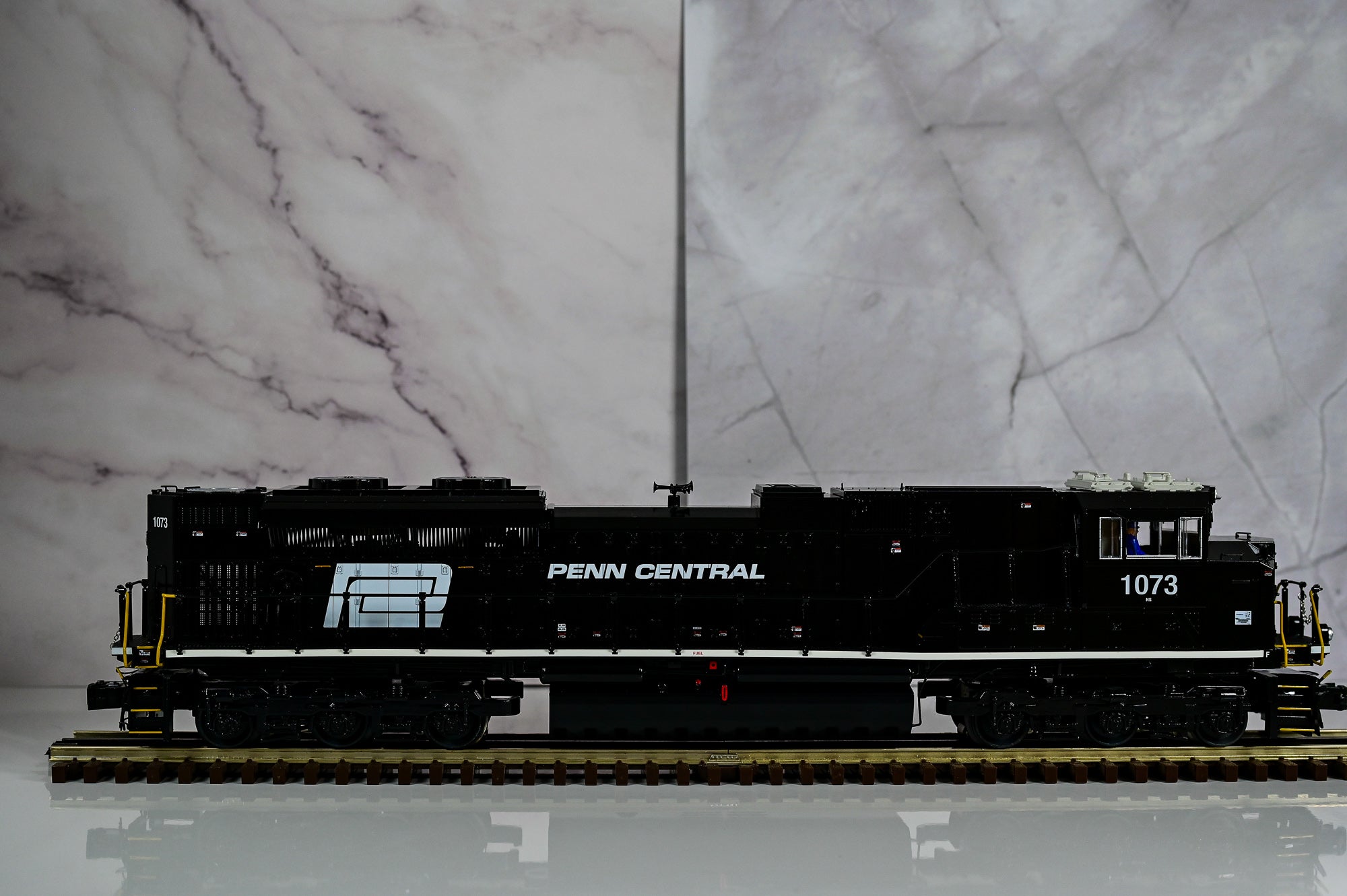 Lionel Penn Central SD70ACe Diesel Locomotive #1073 | Non-Powered | O Scale