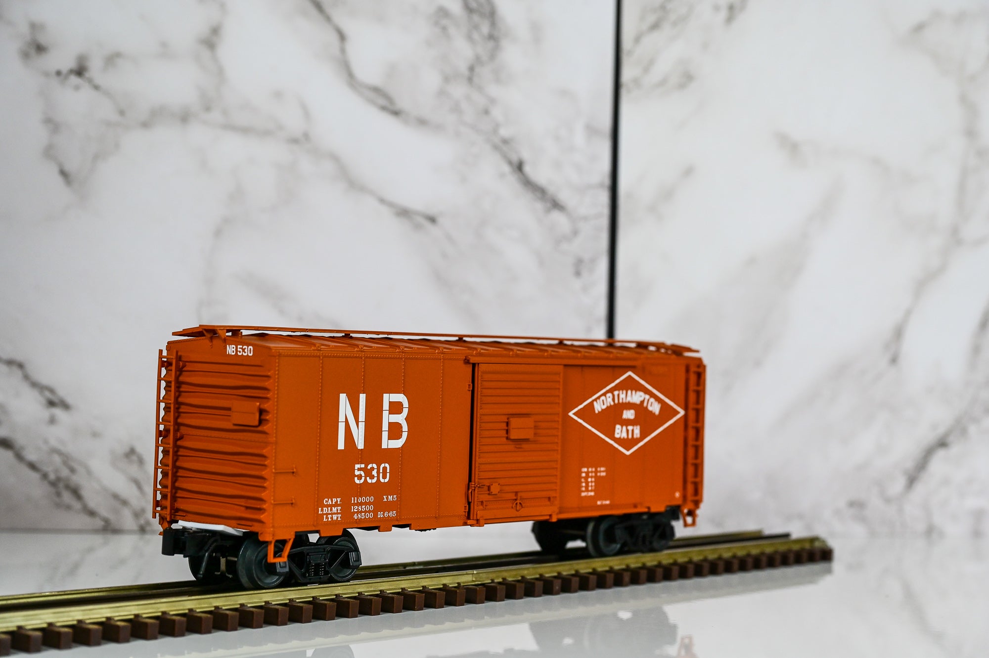 Atlas Northampton and Bath 40' Sliding Box Car #530 | Trainman | O Scale