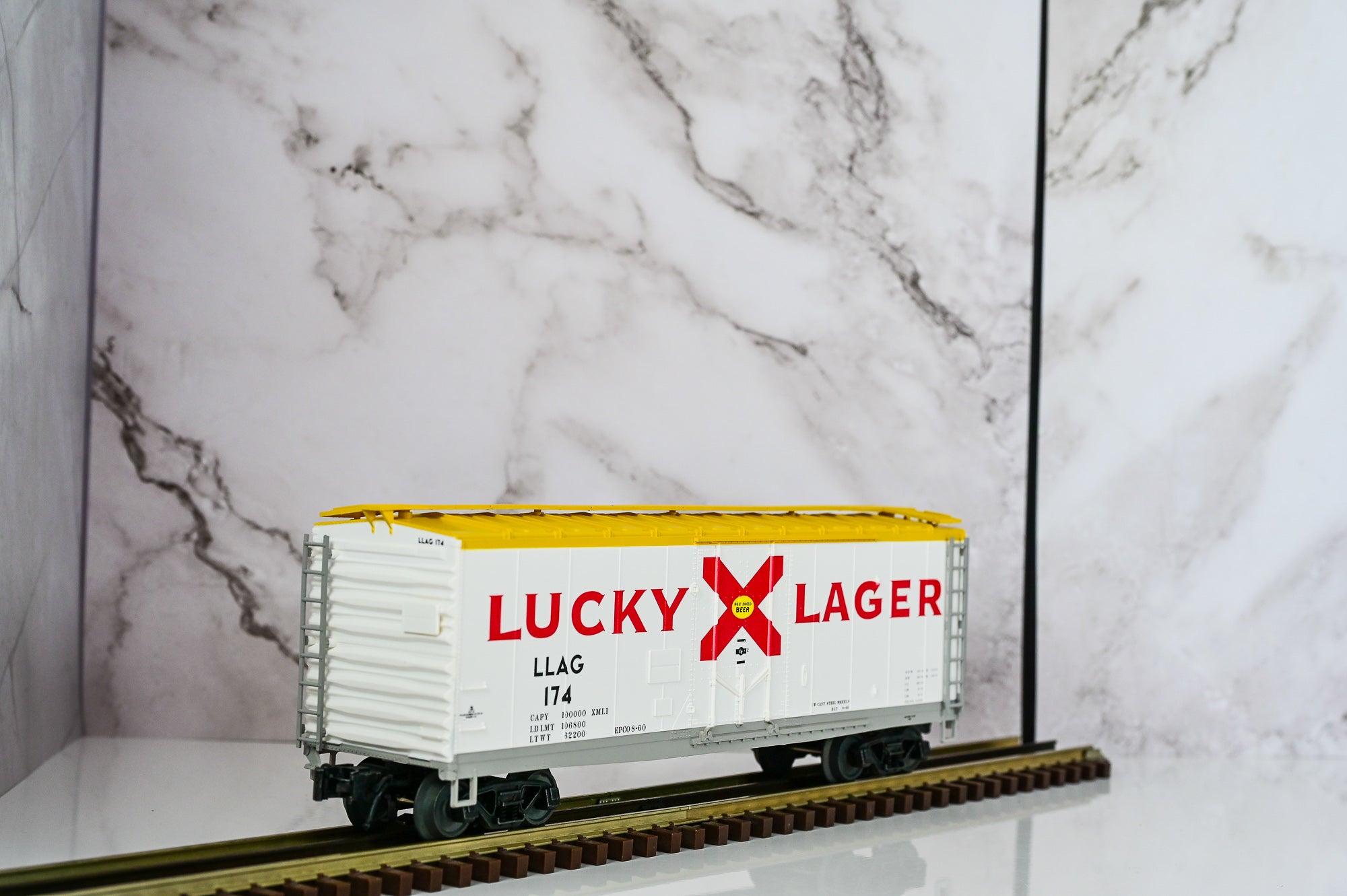 Atlas Trainman 40′ Plug Door Boxcar – Lucky Lager | O Scale